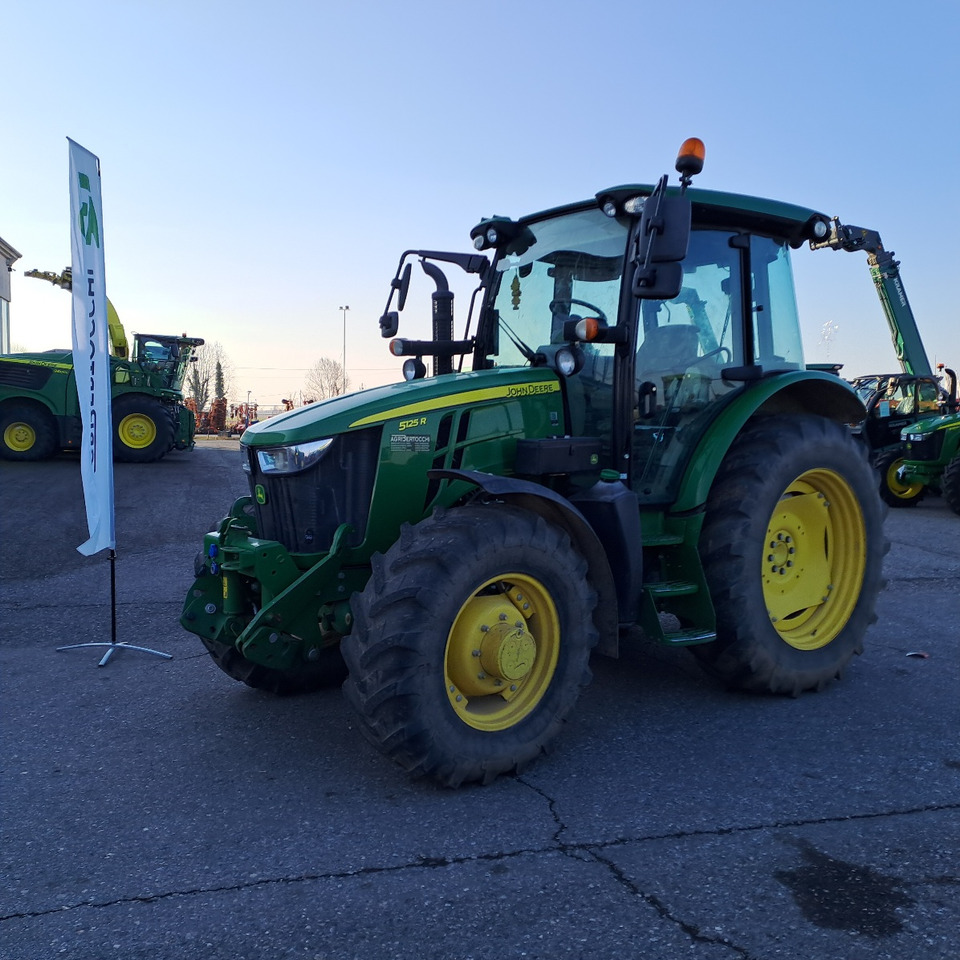 JOHN DEERE 5125R - Traktor: bilde 1 JOHN DEERE 5125R - Traktor: bilde 1
