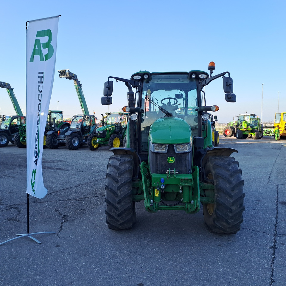 JOHN DEERE 5125R - Traktor: bilde 3 JOHN DEERE 5125R - Traktor: bilde 3