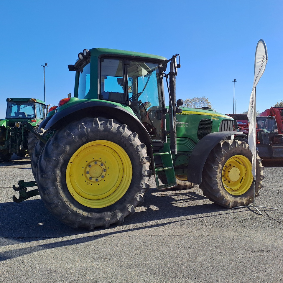 JOHN DEERE 6820 - Traktor: bilde 2 JOHN DEERE 6820 - Traktor: bilde 2
