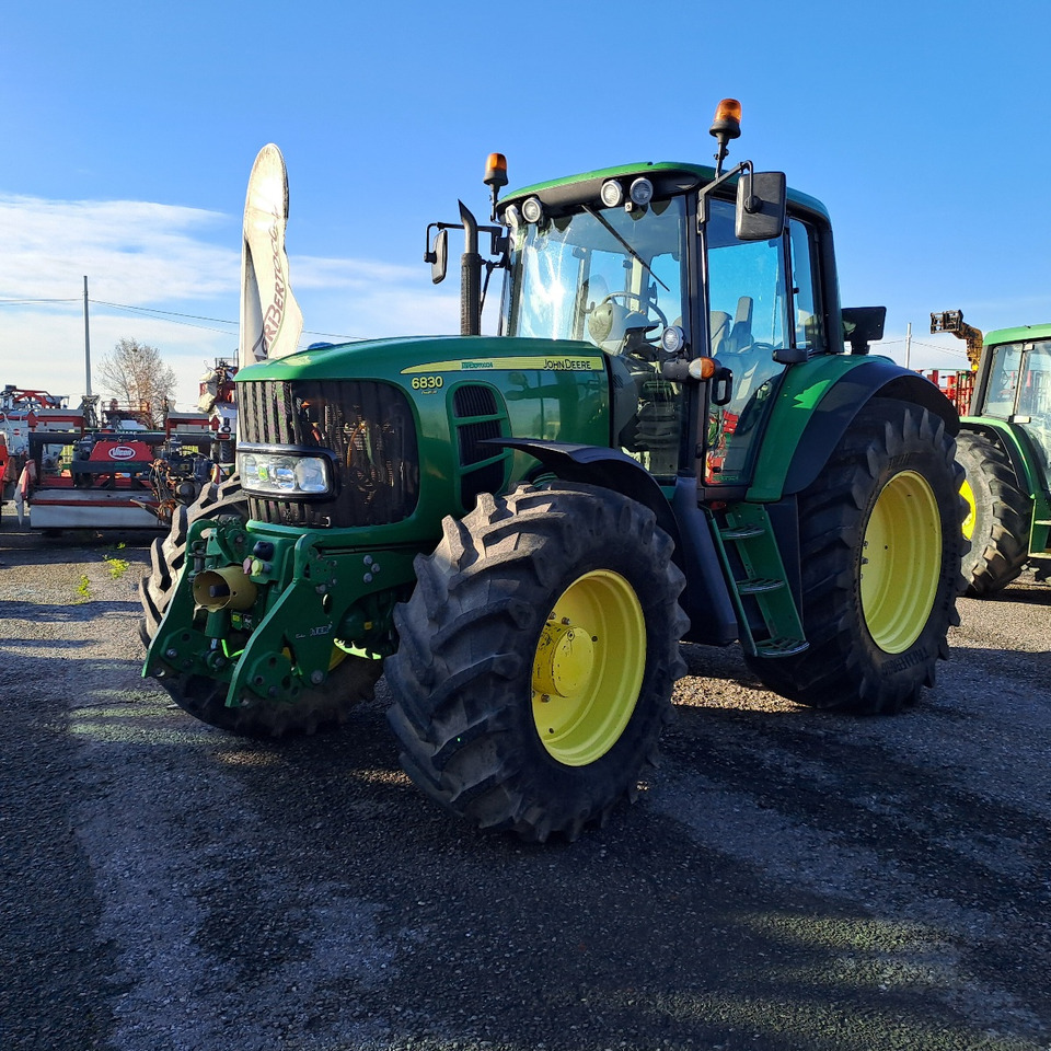JOHN DEERE 6830 - Traktor: bilde 1 JOHN DEERE 6830 - Traktor: bilde 1