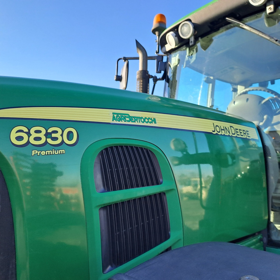 JOHN DEERE 6830 - Traktor: bilde 2 JOHN DEERE 6830 - Traktor: bilde 2