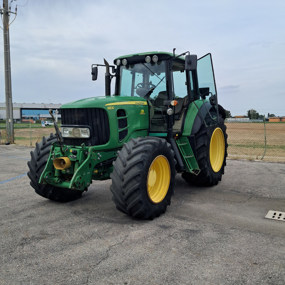 JOHN DEERE 6830 Premium - Traktor: bilde 1 JOHN DEERE 6830 Premium - Traktor: bilde 1