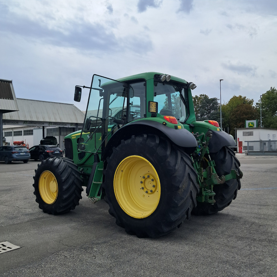 JOHN DEERE 6830 Premium - Traktor: bilde 2 JOHN DEERE 6830 Premium - Traktor: bilde 2