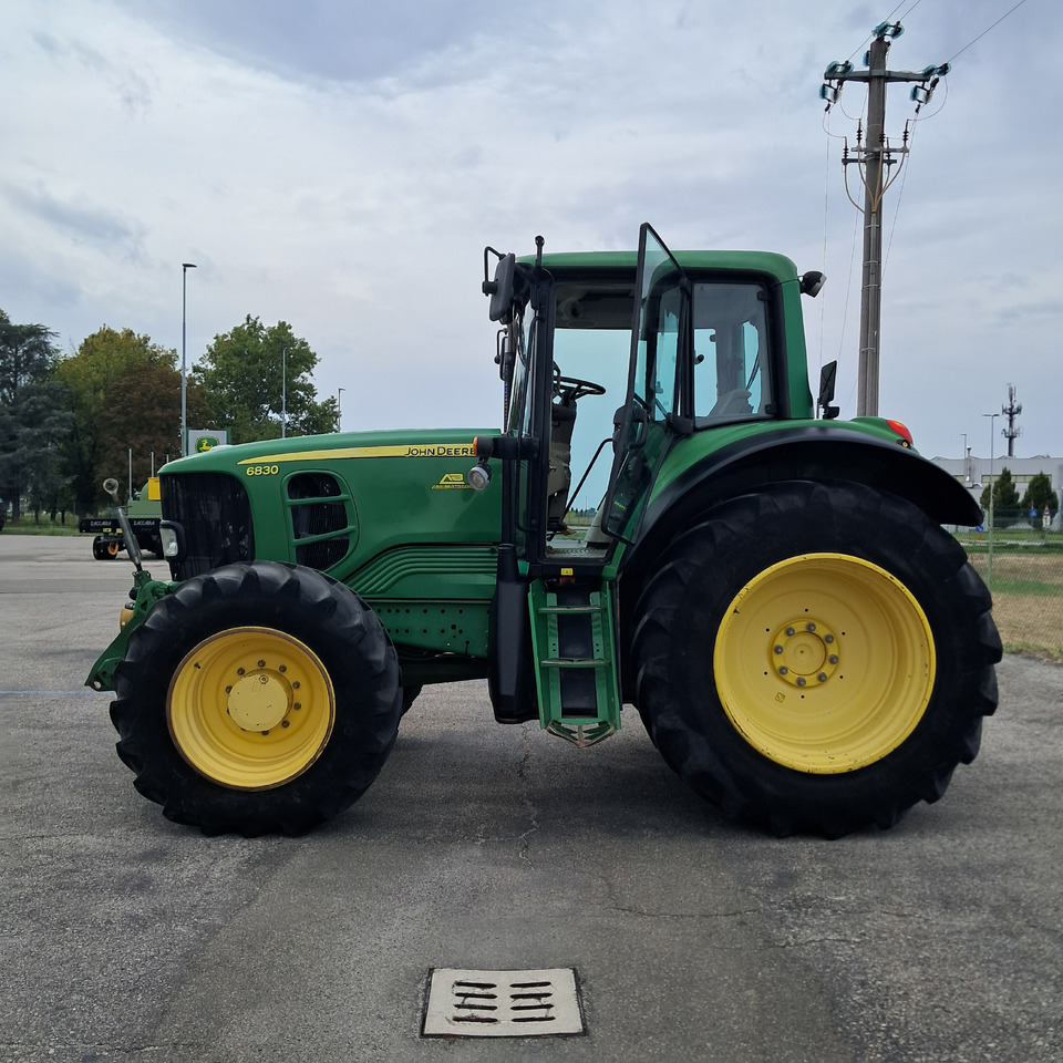 JOHN DEERE 6830 Premium - Traktor: bilde 3 JOHN DEERE 6830 Premium - Traktor: bilde 3