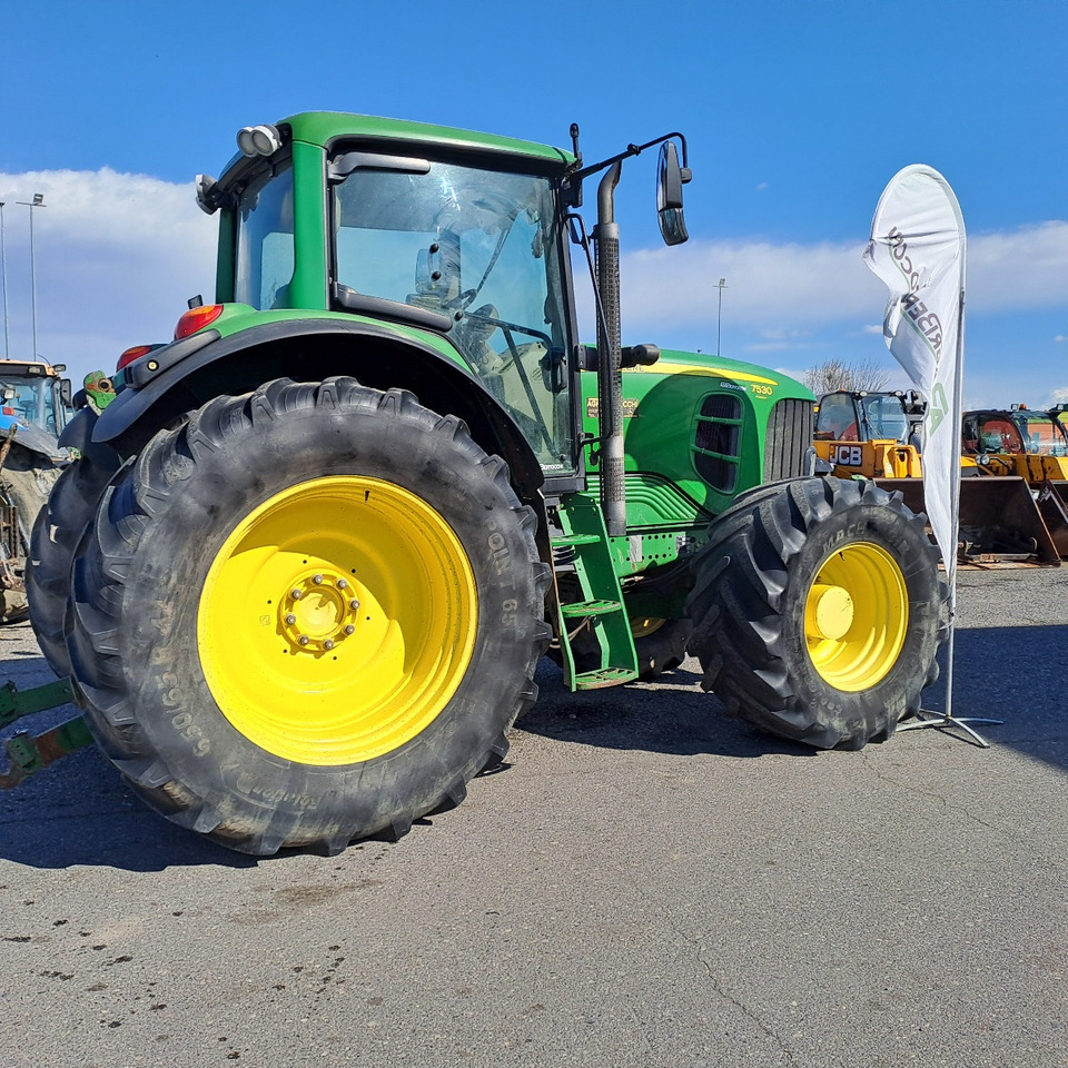JOHN DEERE 7530 PREMIUM - Traktor: bilde 2 JOHN DEERE 7530 PREMIUM - Traktor: bilde 2