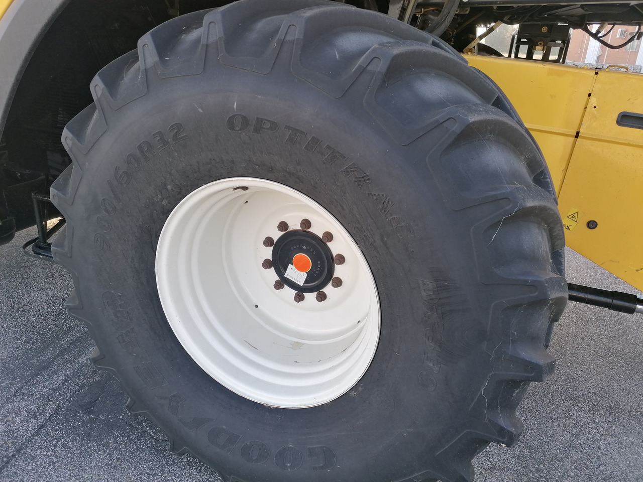 NEW HOLLAND CR 9060 - Skurtresker: bilde 3 NEW HOLLAND CR 9060 - Skurtresker: bilde 3