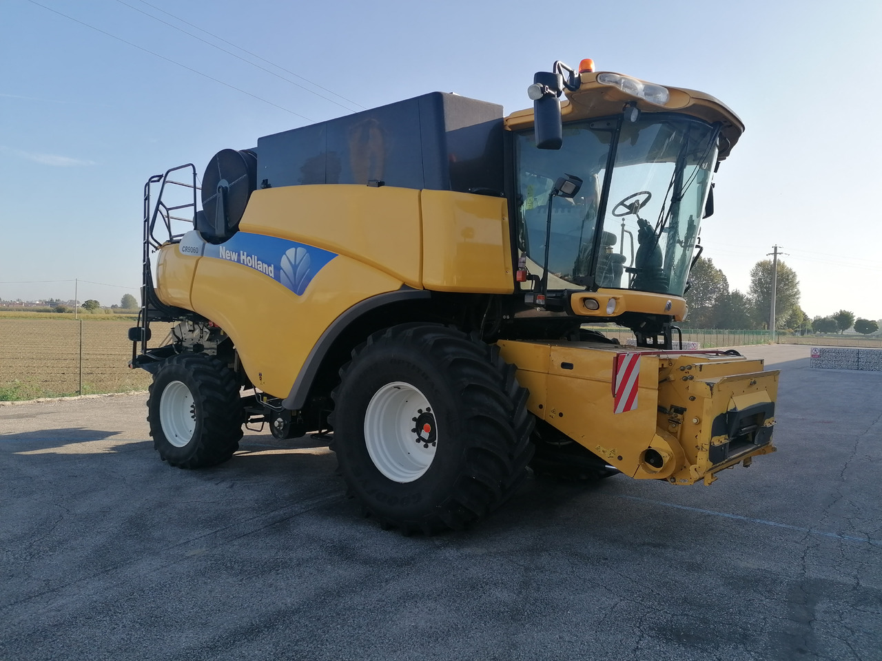 NEW HOLLAND CR 9060 - Skurtresker: bilde 2 NEW HOLLAND CR 9060 - Skurtresker: bilde 2