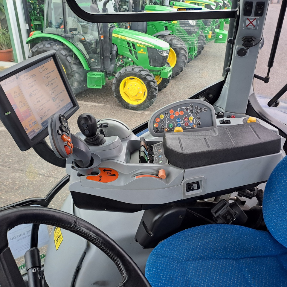 NEW HOLLAND T7.270 BLUEPOWER - ASTA AGRIBERTOCCHI - Traktor: bilde 2 NEW HOLLAND T7.270 BLUEPOWER - ASTA AGRIBERTOCCHI - Traktor: bilde 2