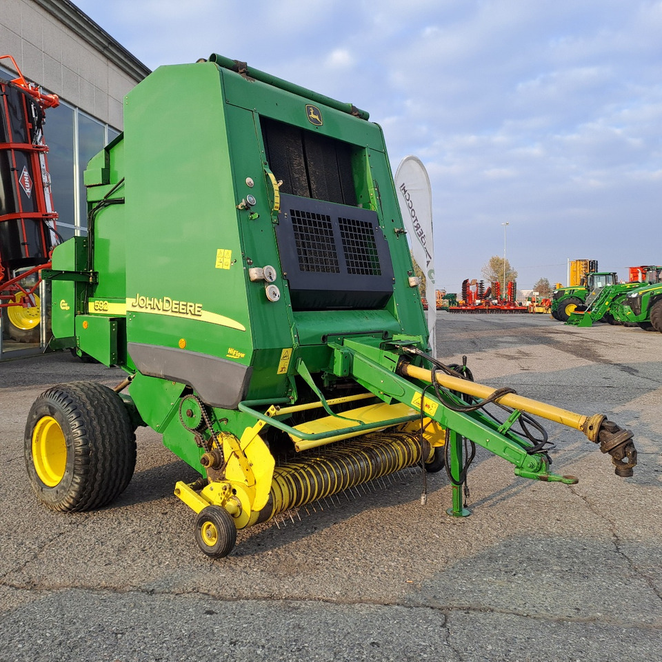 ROTOPRESSA JOHN DEERE 592 - Rundballepresse: bilde 2 ROTOPRESSA JOHN DEERE 592 - Rundballepresse: bilde 2