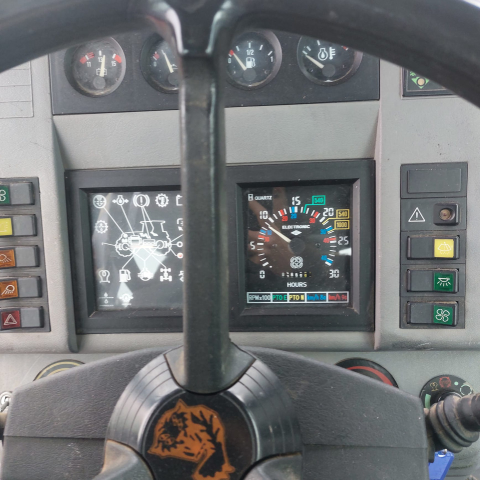 SAME TITAN 145 - Traktor: bilde 2 SAME TITAN 145 - Traktor: bilde 2