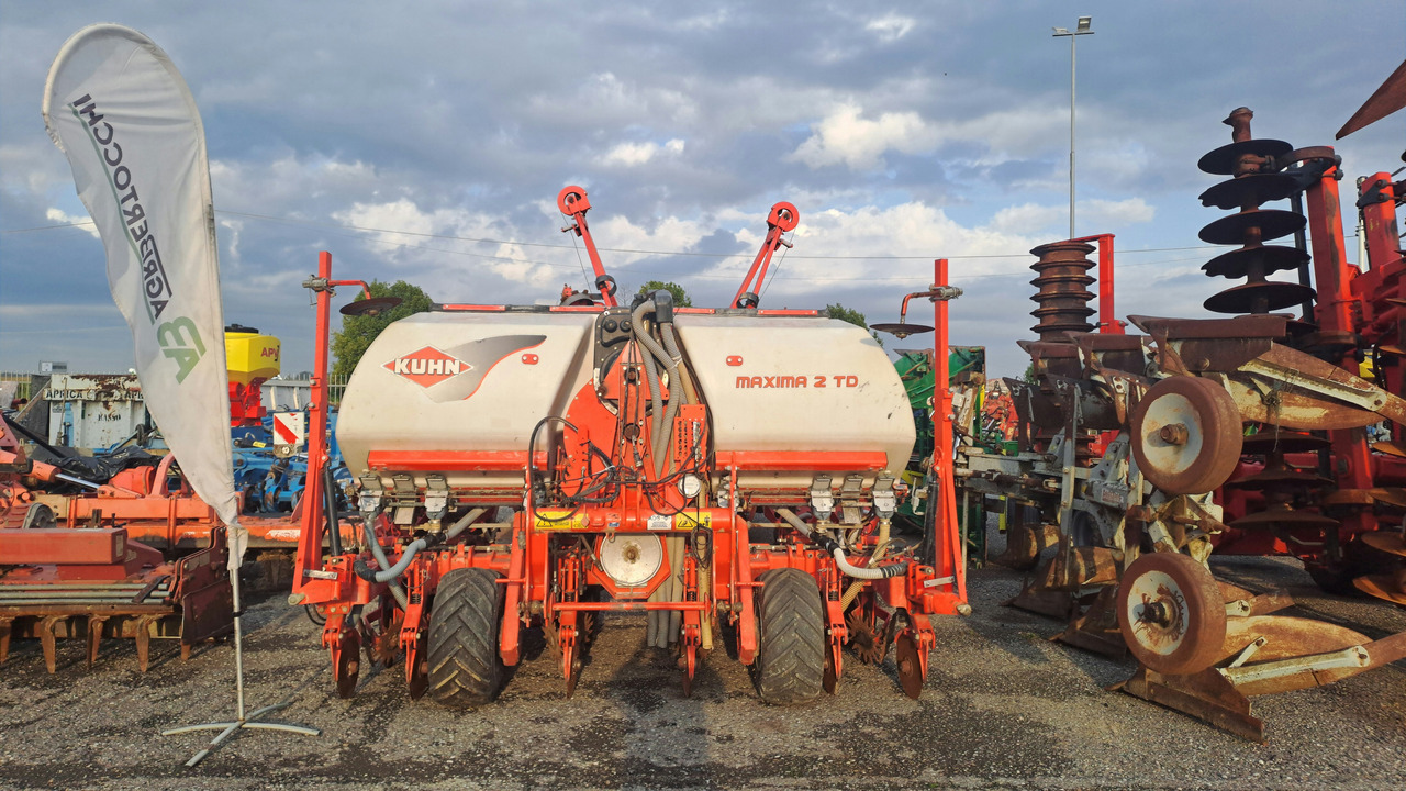 SEMINATRICE DI PRECISIONE KUHN MAXIMA 2 TD - Såmaskin: bilde 1 SEMINATRICE DI PRECISIONE KUHN MAXIMA 2 TD - Såmaskin: bilde 1