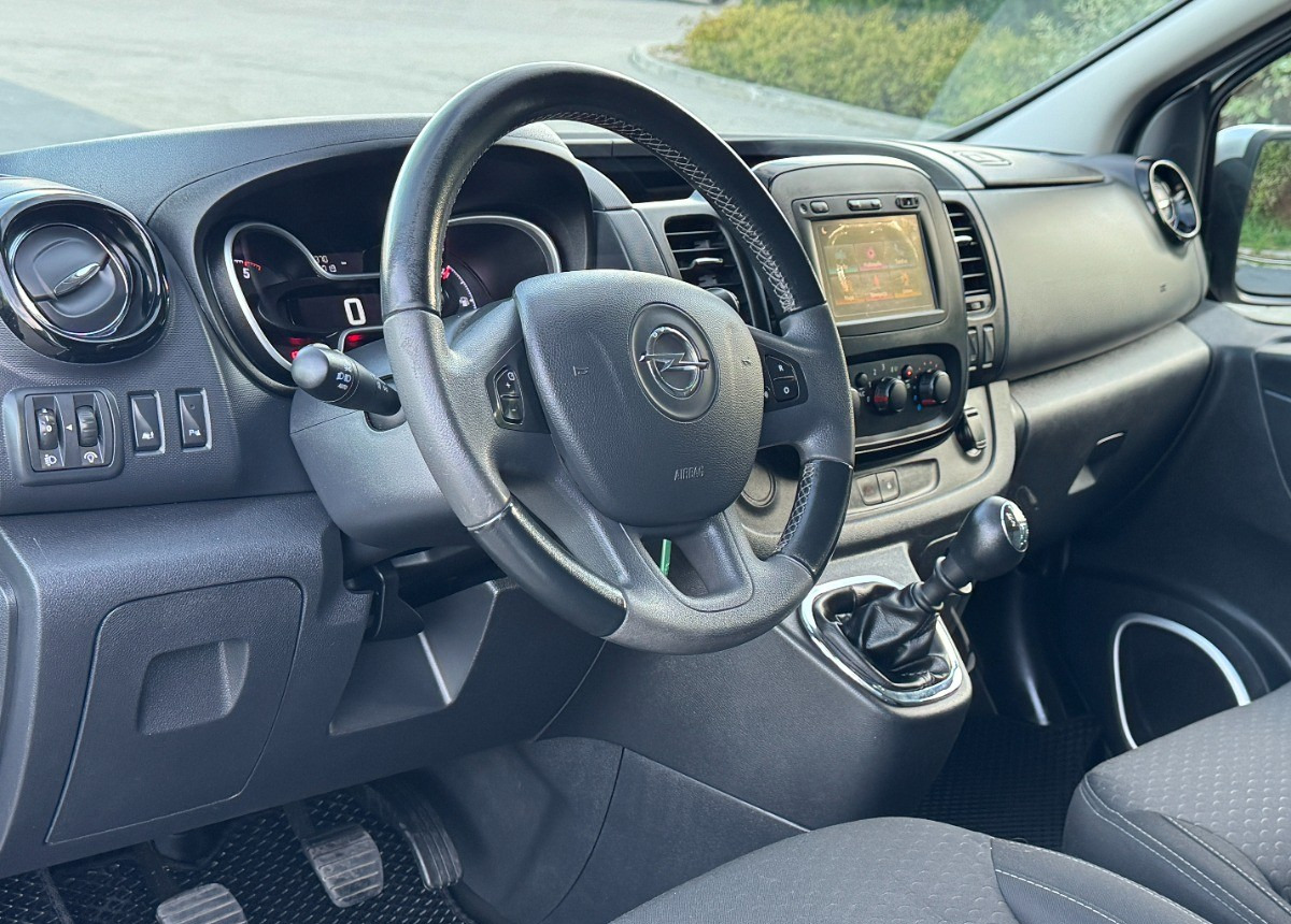 Opel Vivaro 1.6 DCI 145KM 9 osobowy Nawiewy góra dół DOINWESTOWANY Super stan - Stasjonsvogn: bilde 5 Opel Vivaro 1.6 DCI 145KM 9 osobowy Nawiewy góra dół DOINWESTOWANY Super stan - Stasjonsvogn: bilde 5