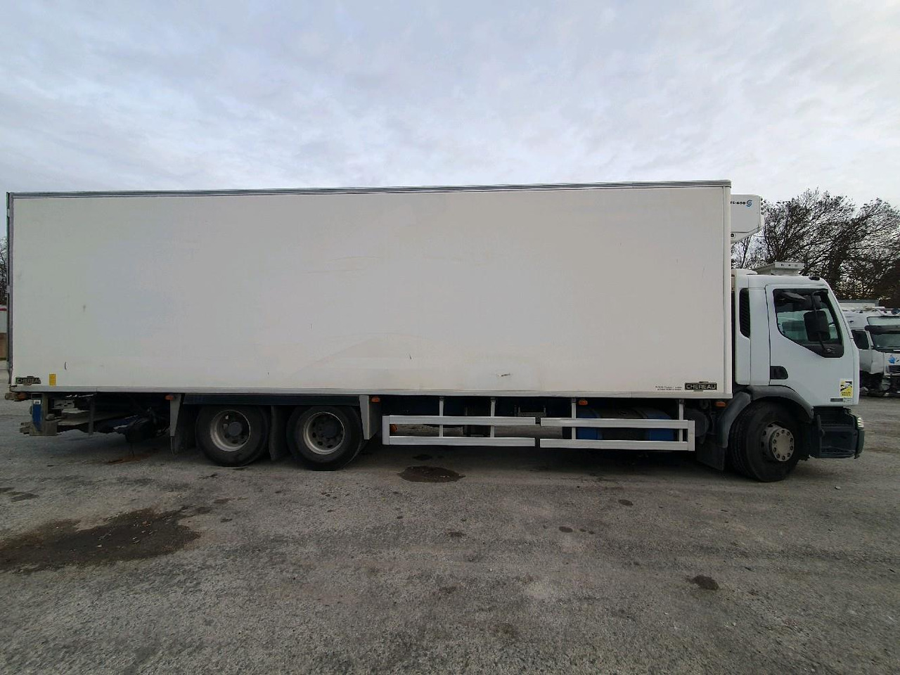 RENAULT PREMIUM - Lastebil med kjøl: bilde 3 RENAULT PREMIUM - Lastebil med kjøl: bilde 3