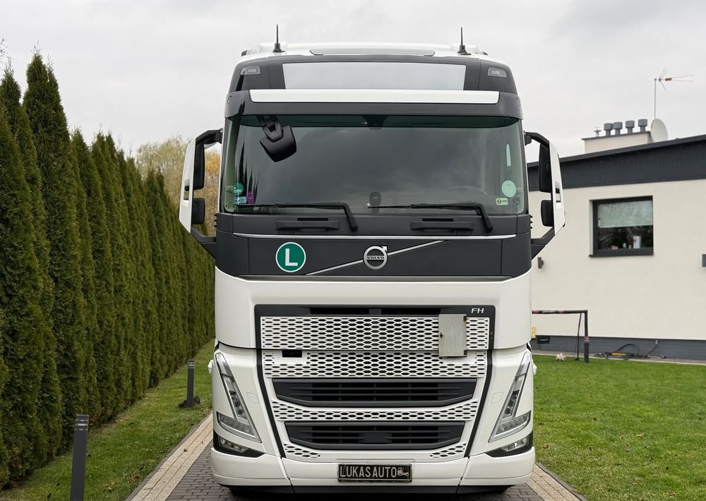 Volvo FH 460 AUTOMAT PARK COOL DWA ZBIORNIKI - Trekkvogn: bilde 4 Volvo FH 460 AUTOMAT PARK COOL DWA ZBIORNIKI - Trekkvogn: bilde 4