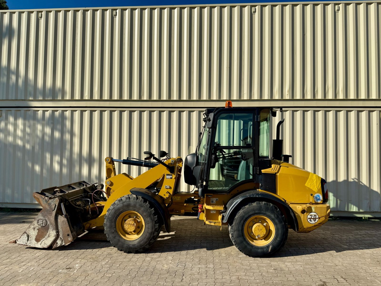 CAT 907H2 / 2014 BJ / 6.390 H / Schaufel + Gabel - Hjullaster: bilde 2 CAT 907H2 / 2014 BJ / 6.390 H / Schaufel + Gabel - Hjullaster: bilde 2