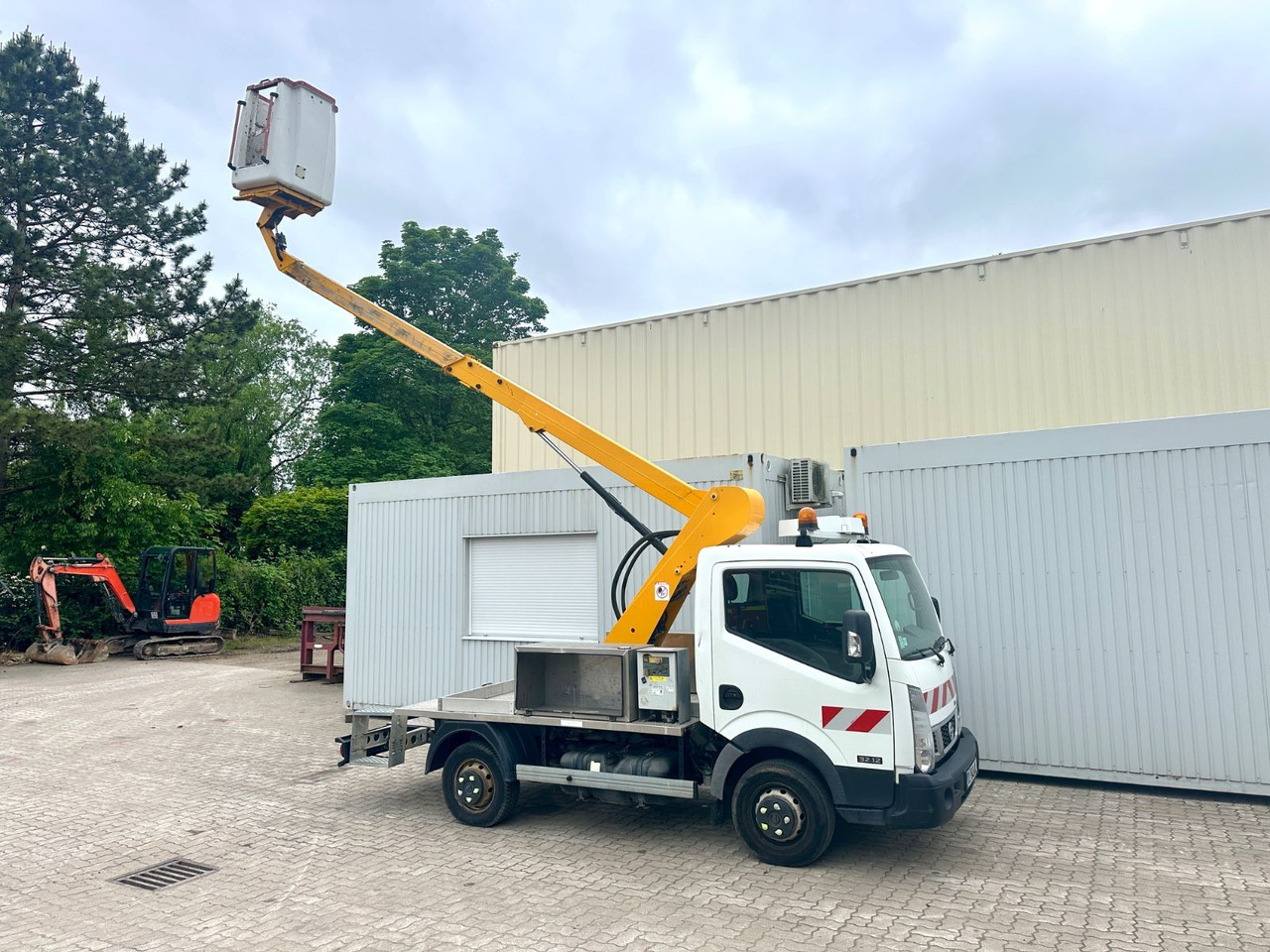 Nissan Cabstar mit Topy11 Arbeitsbühne / 11 Meter - Billift: bilde 1 Nissan Cabstar mit Topy11 Arbeitsbühne / 11 Meter - Billift: bilde 1