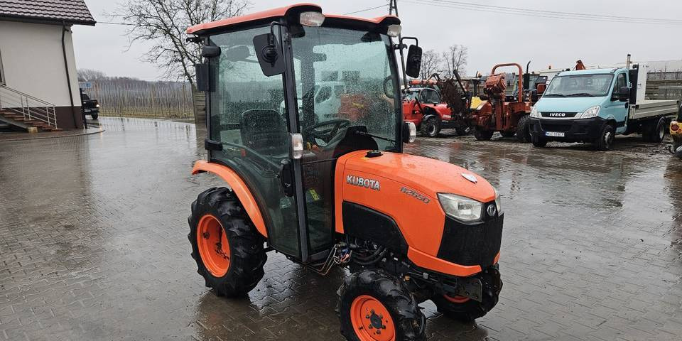 Ciągnik Kubota B2650 4x4 klima 26 KM hydrostat - Traktor: bilde 4 Ciągnik Kubota B2650 4x4 klima 26 KM hydrostat - Traktor: bilde 4