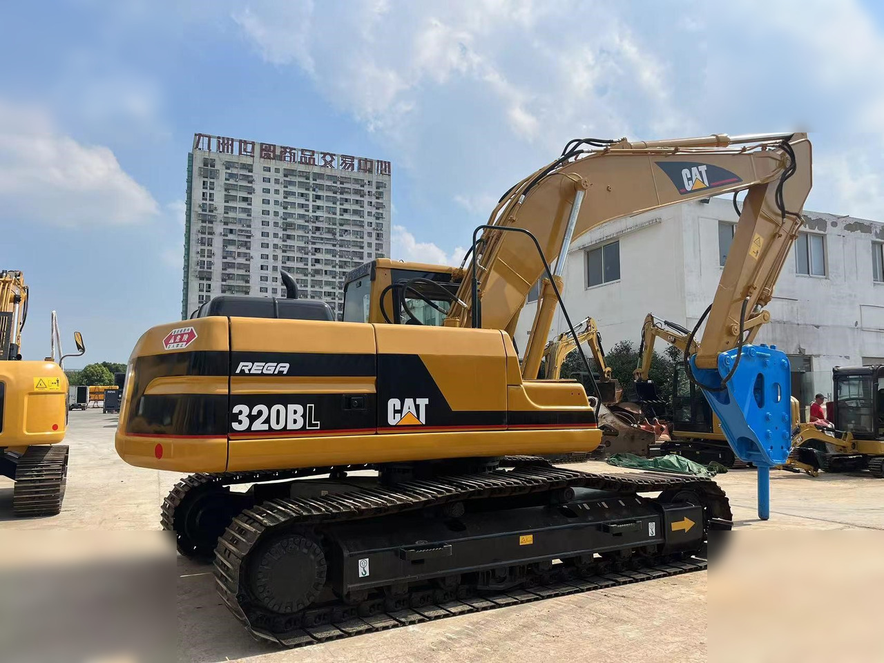CATERPILLAR 320BL - Beltegraver: bilde 2 CATERPILLAR 320BL - Beltegraver: bilde 2