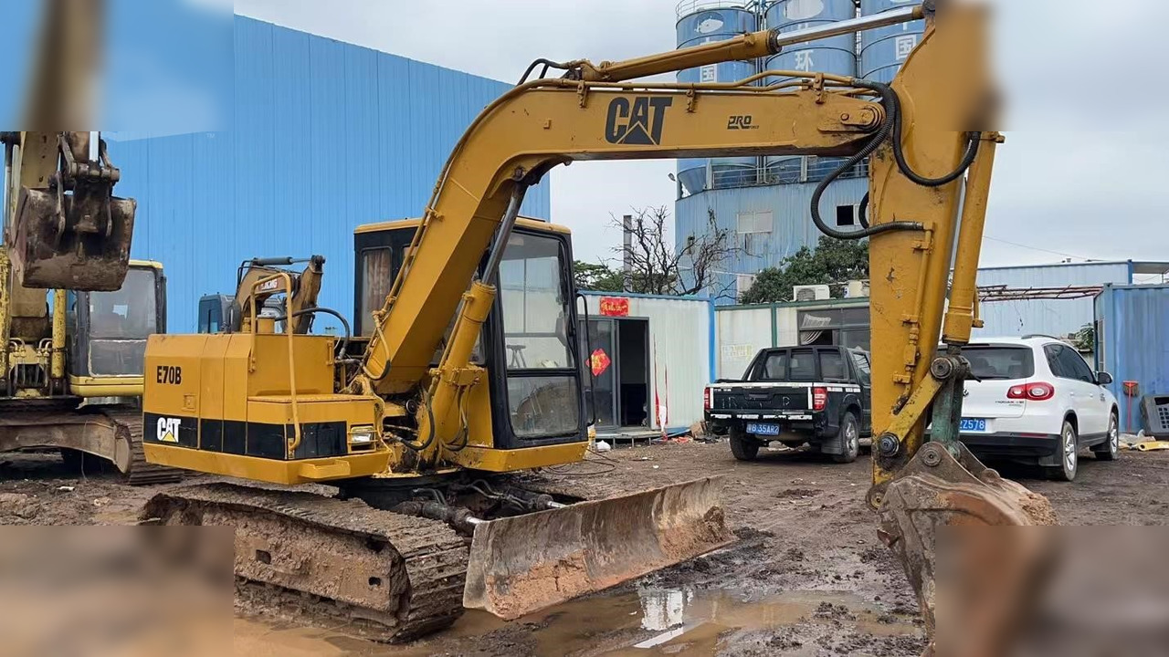 CATERPILLAR E70B - Beltegraver: bilde 1 CATERPILLAR E70B - Beltegraver: bilde 1