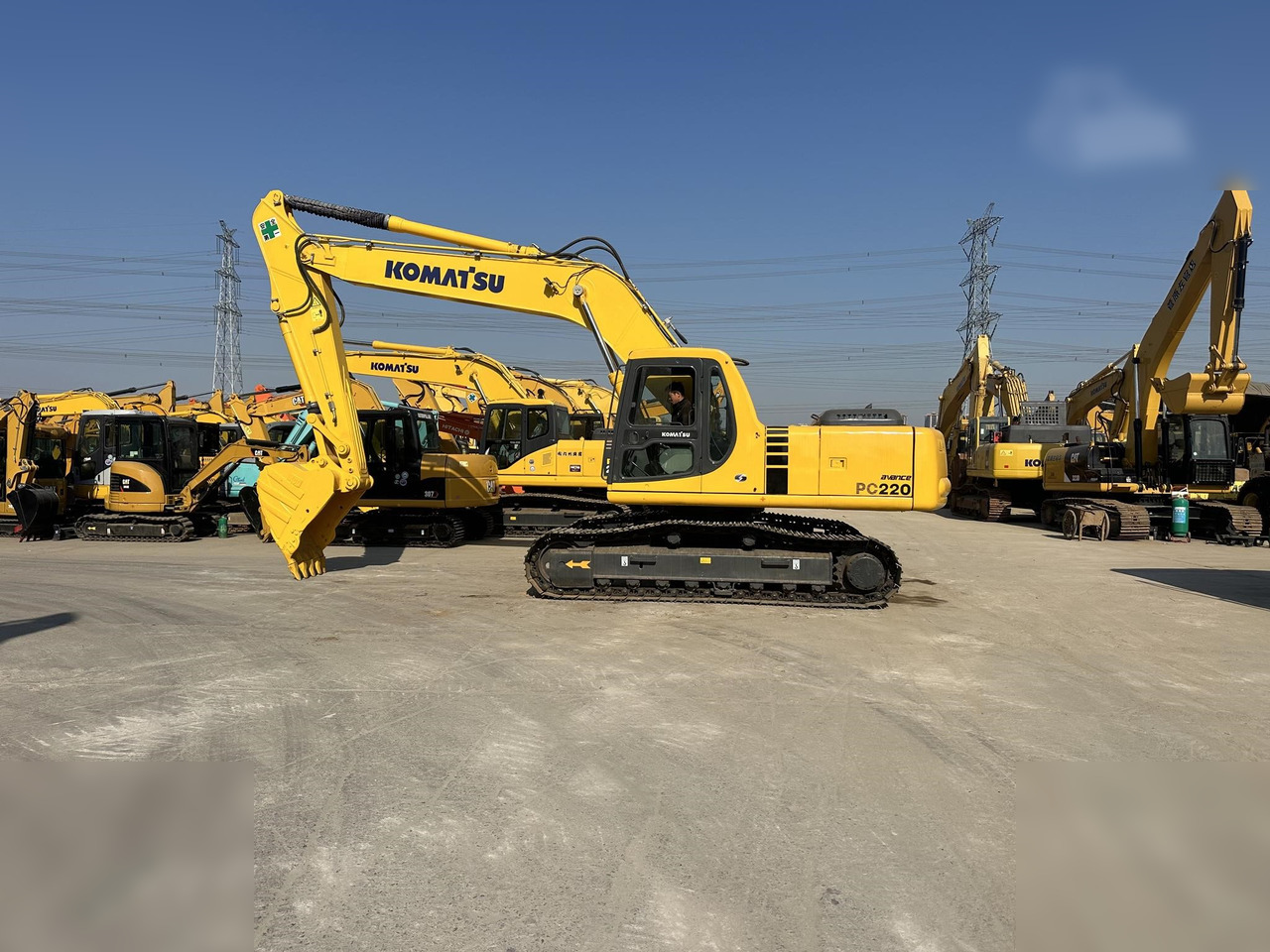KOMATSU PC220-6 - Beltegraver: bilde 1 KOMATSU PC220-6 - Beltegraver: bilde 1