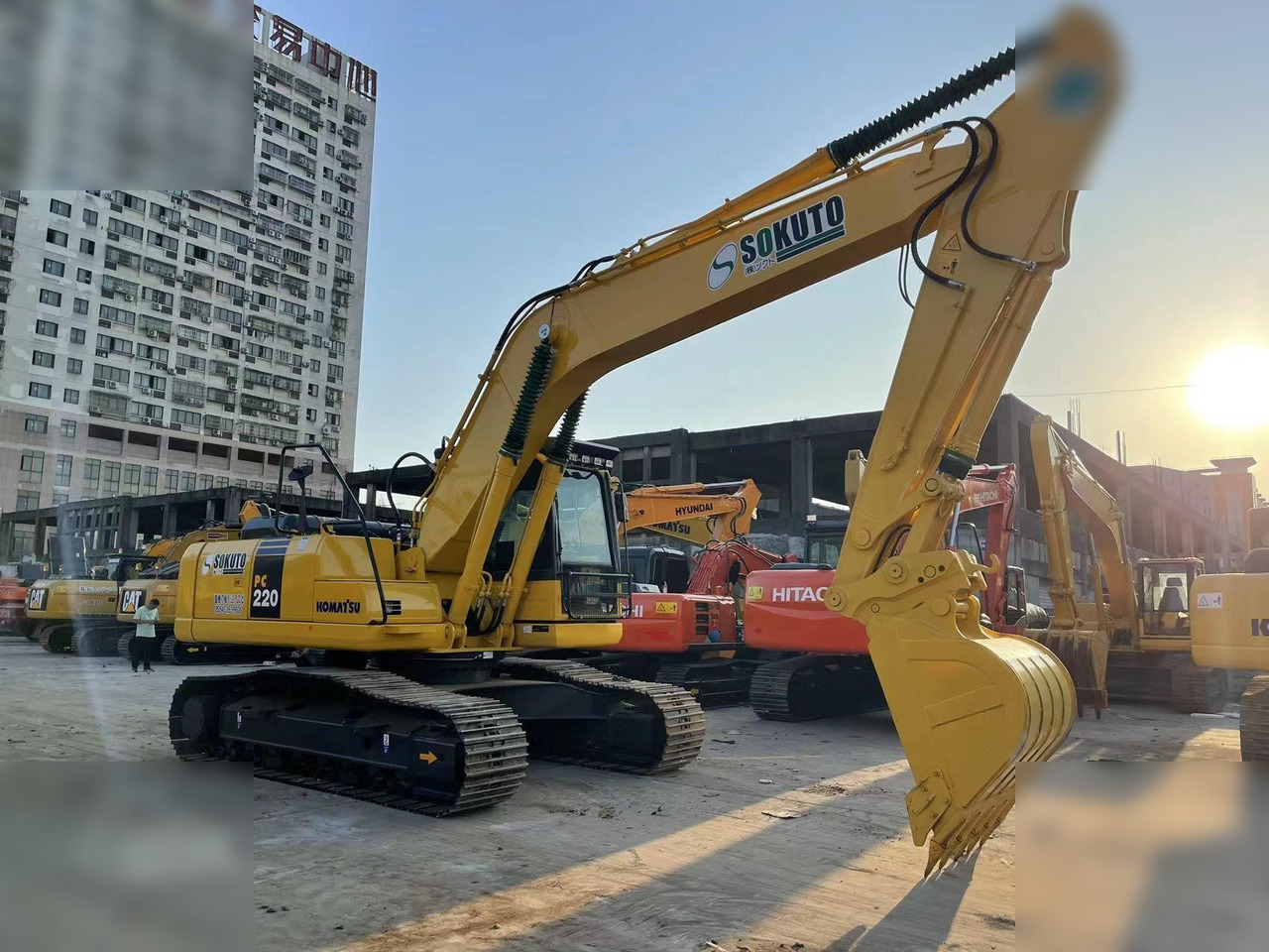KOMATSU PC220-8 - Beltegraver: bilde 2 KOMATSU PC220-8 - Beltegraver: bilde 2