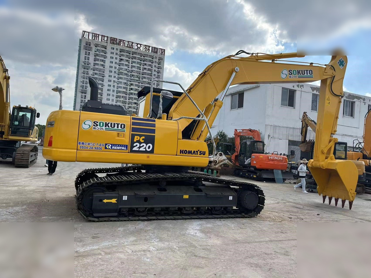 KOMATSU PC220-8 - Beltegraver: bilde 1 KOMATSU PC220-8 - Beltegraver: bilde 1