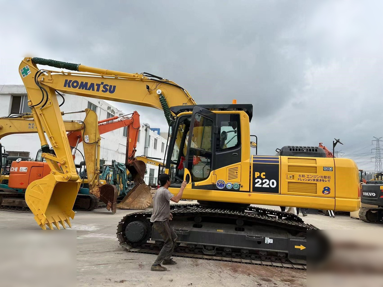 KOMATSU PC220-8 - Beltegraver: bilde 2 KOMATSU PC220-8 - Beltegraver: bilde 2