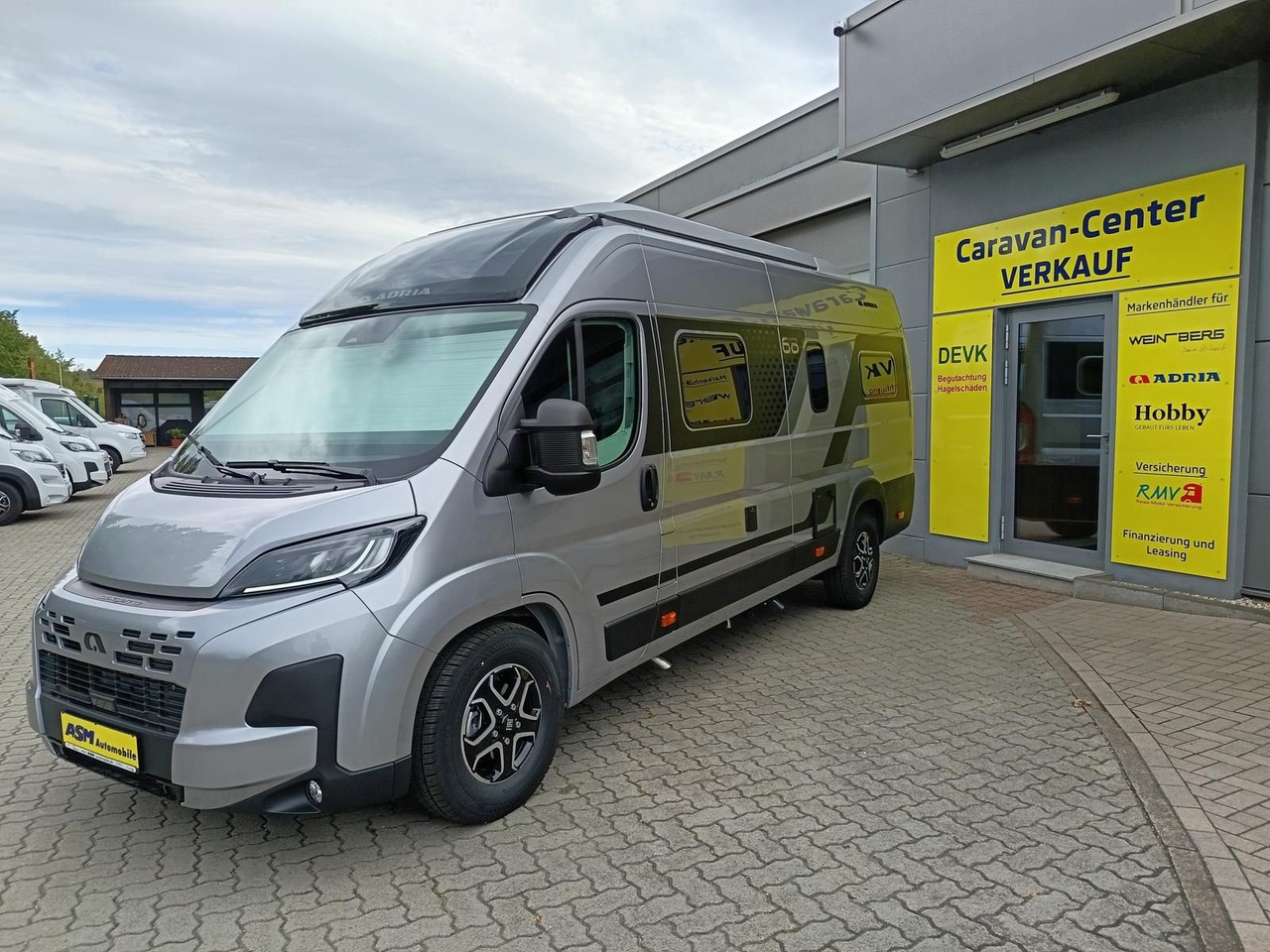Adria Twin "60Y" 640 SGX 4,25MAXI*JUBILEE*AUFSTELLDACH - Bybobil: bilde 3 Adria Twin "60Y" 640 SGX 4,25MAXI*JUBILEE*AUFSTELLDACH - Bybobil: bilde 3