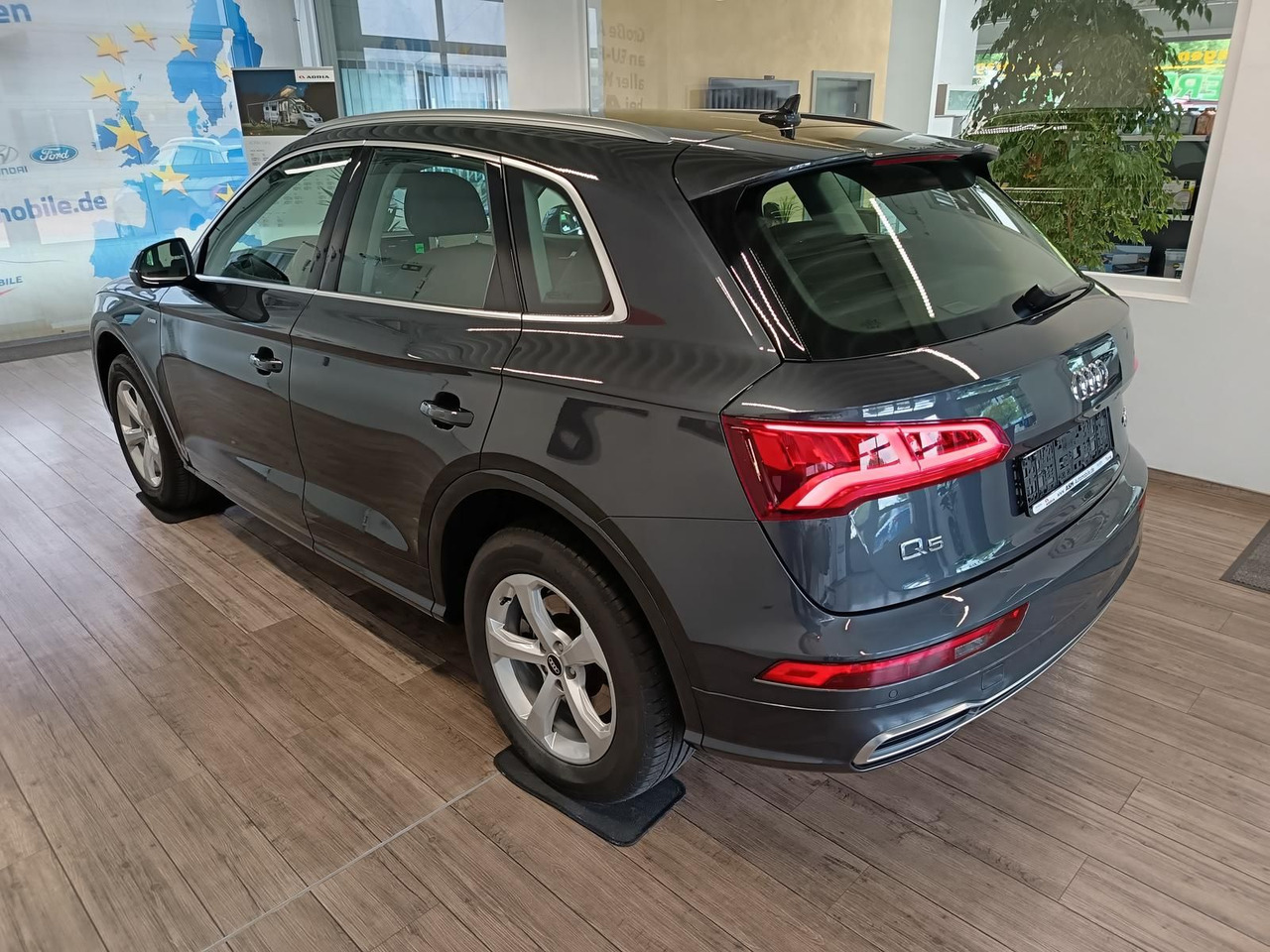 Audi Q5 40 TDI Quattro S-Line*AHK*NAVI*LED*R-KAM*DAB* - SUV: bilde 4 Audi Q5 40 TDI Quattro S-Line*AHK*NAVI*LED*R-KAM*DAB* - SUV: bilde 4