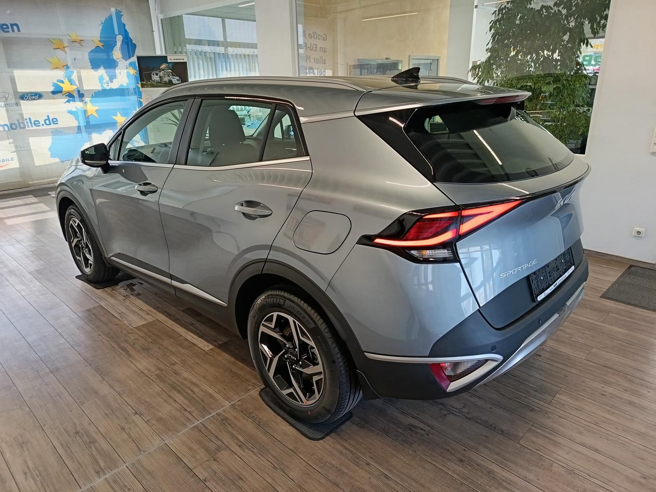 Kia Sportage 1.6 T-GDI DCT Vision*NAVI*LED*R-KAM*DAB - SUV: bilde 4 Kia Sportage 1.6 T-GDI DCT Vision*NAVI*LED*R-KAM*DAB - SUV: bilde 4