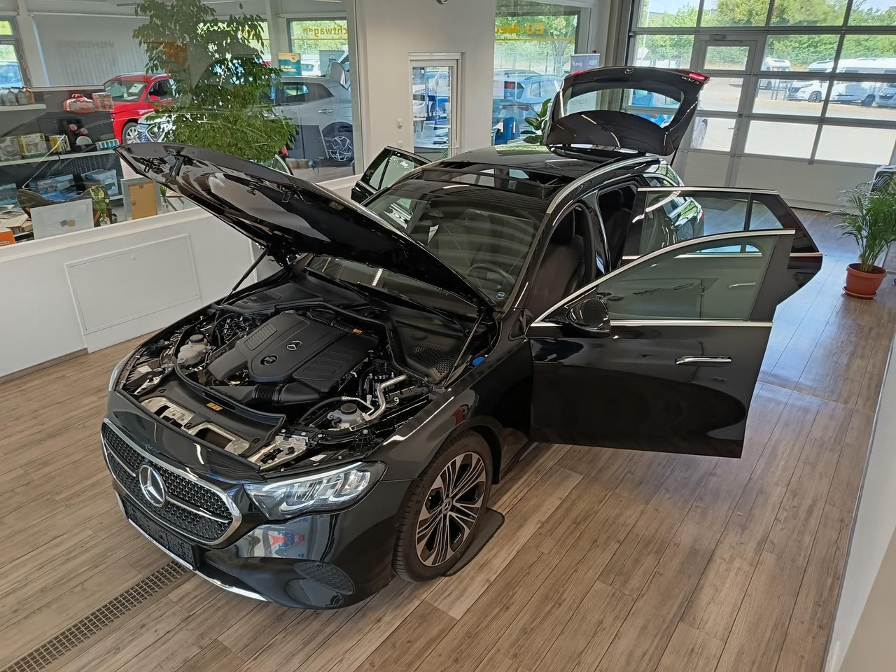 Mercedes-Benz E 200 Avantgarde Advanced*PSD*LED*NAVI*ACC* - Stasjonsvogn: bilde 2 Mercedes-Benz E 200 Avantgarde Advanced*PSD*LED*NAVI*ACC* - Stasjonsvogn: bilde 2