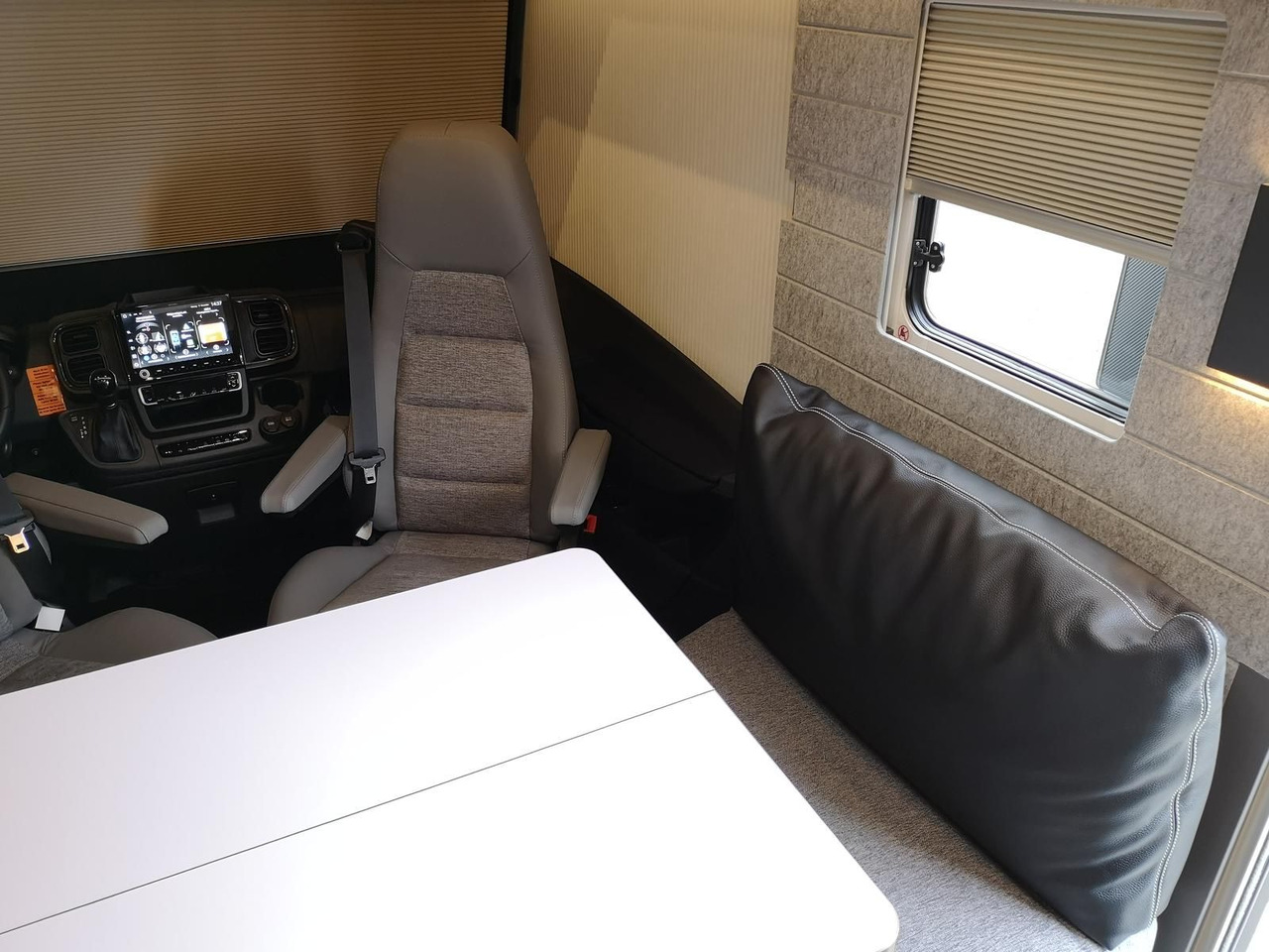 Helintegrert bobil Niesmann + Bischoff iSmove 6.9 E 132 kW+AHK+SOLAR+ALDE+KLIMA+NAVI: bilde 8