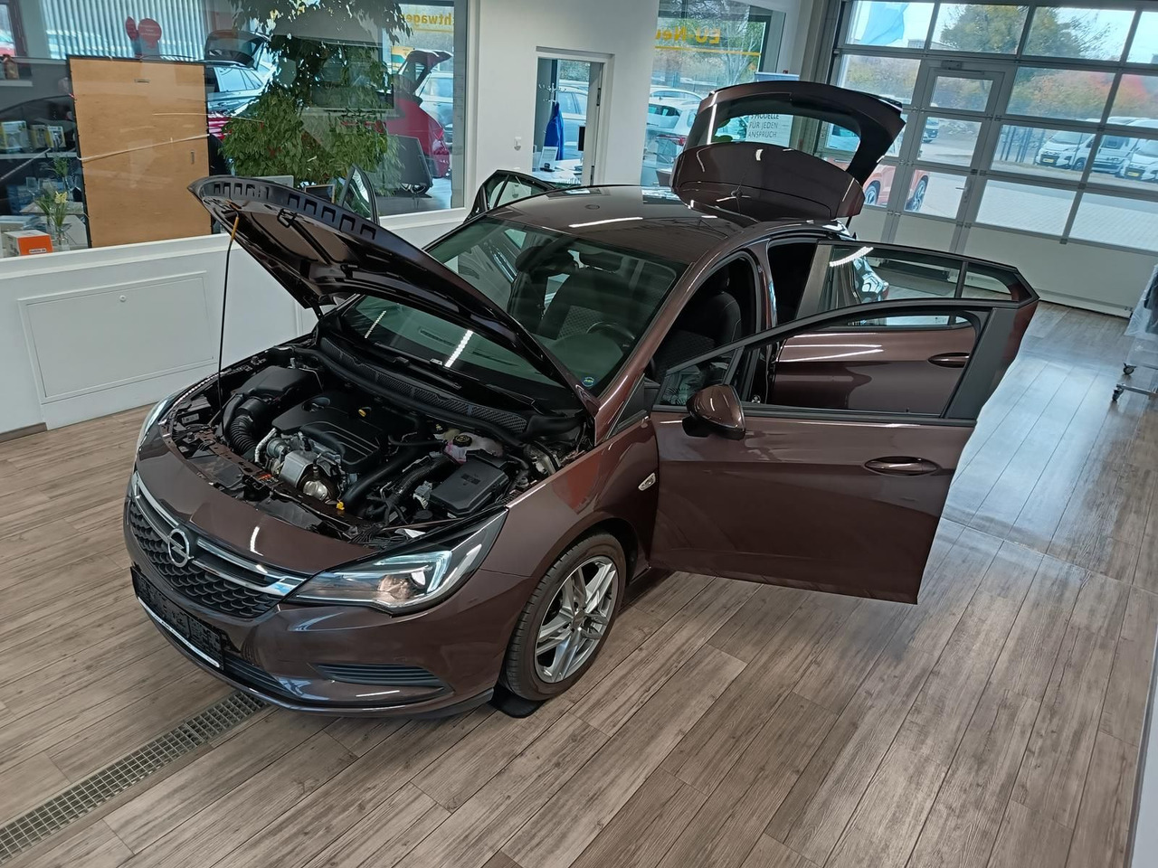 Opel Astra K Lim. 1,0 TURBO 77 kW*TEMP*KLIMA*PDC*SHZ* - Sedan: bilde 2 Opel Astra K Lim. 1,0 TURBO 77 kW*TEMP*KLIMA*PDC*SHZ* - Sedan: bilde 2