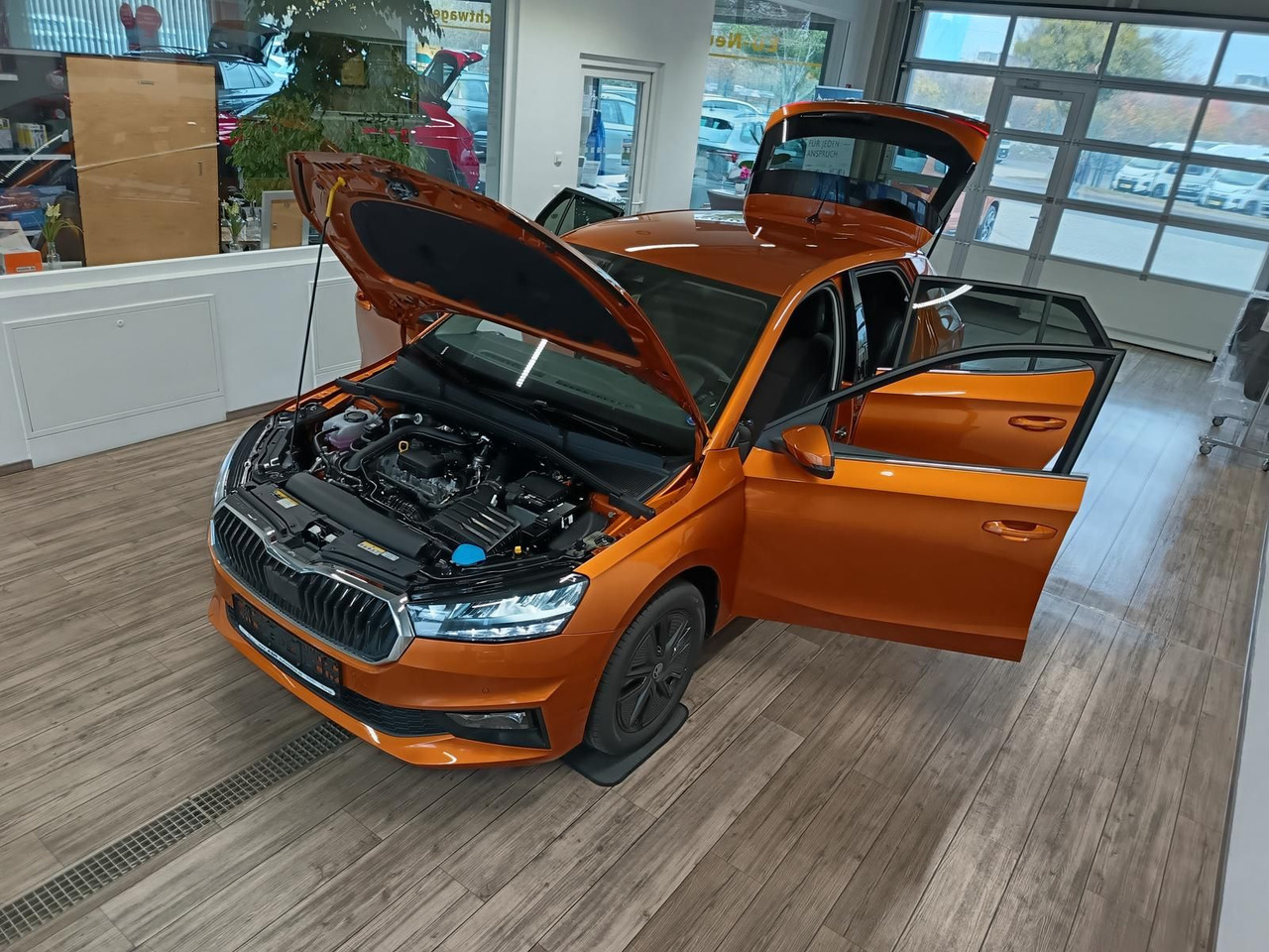 Skoda Fabia 130 Jahre 1,0 TSI*AHK-VORBER.*5J.GARANTIE* - Sedan: bilde 2 Skoda Fabia 130 Jahre 1,0 TSI*AHK-VORBER.*5J.GARANTIE* - Sedan: bilde 2