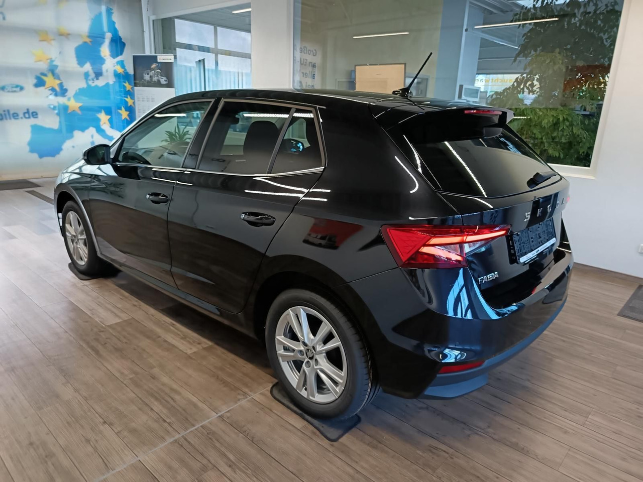 Skoda Fabia 130 Jahre 1,0 TSI*AHK-VORBER.*5J.GARANTIE* - Sedan: bilde 4 Skoda Fabia 130 Jahre 1,0 TSI*AHK-VORBER.*5J.GARANTIE* - Sedan: bilde 4