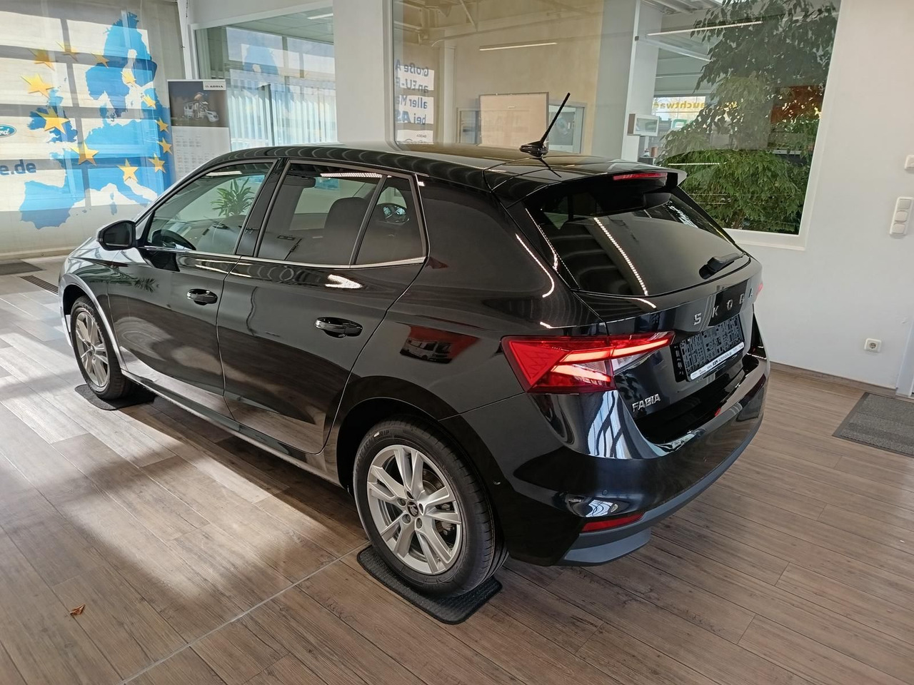 Skoda Fabia 130 Jahre 1,0TSI DSG*AHK-VORBER.*LED*R-KAM - Sedan: bilde 4 Skoda Fabia 130 Jahre 1,0TSI DSG*AHK-VORBER.*LED*R-KAM - Sedan: bilde 4