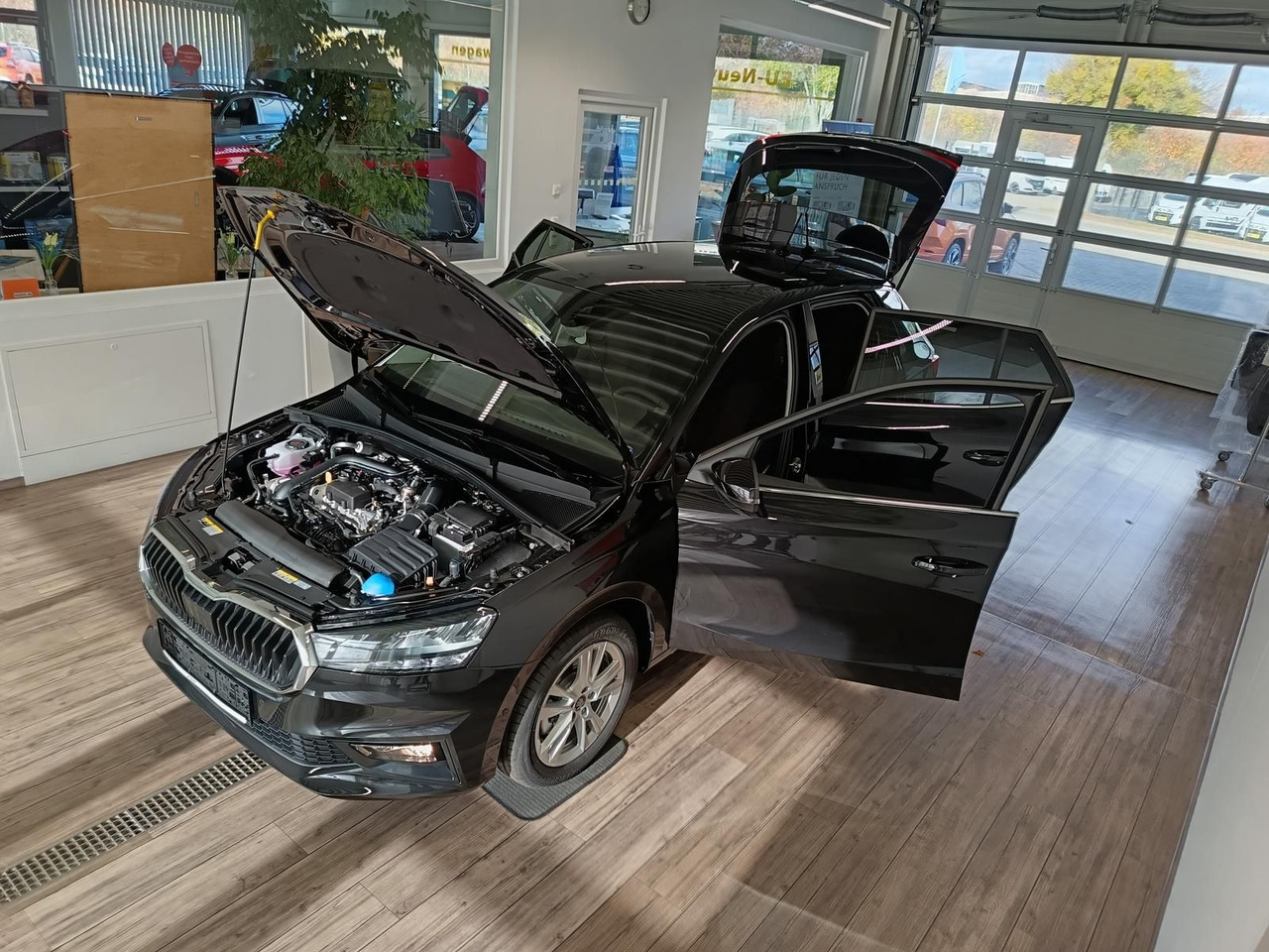 Skoda Fabia 130 Jahre 1,0TSI DSG*AHK-VORBER.*LED*R-KAM - Sedan: bilde 2 Skoda Fabia 130 Jahre 1,0TSI DSG*AHK-VORBER.*LED*R-KAM - Sedan: bilde 2