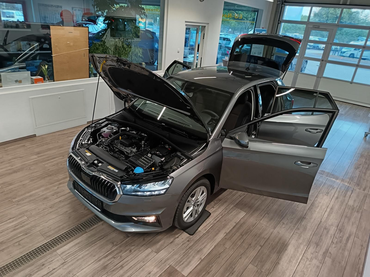 Skoda Fabia 30 Jahre DSG*VORBER.AHK*LED*R-KAM*TEMP*DAB - Sedan: bilde 2 Skoda Fabia 30 Jahre DSG*VORBER.AHK*LED*R-KAM*TEMP*DAB - Sedan: bilde 2