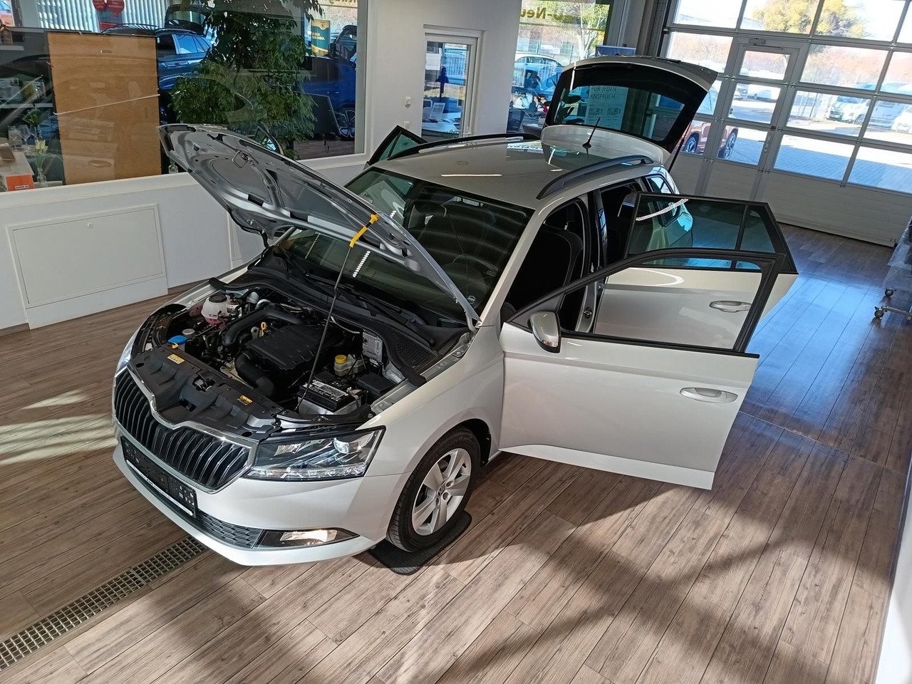 Skoda Fabia Combi Style 1.0 TSI*AHK*LED*R-KAM*PDC*SHZ* - Stasjonsvogn: bilde 2 Skoda Fabia Combi Style 1.0 TSI*AHK*LED*R-KAM*PDC*SHZ* - Stasjonsvogn: bilde 2