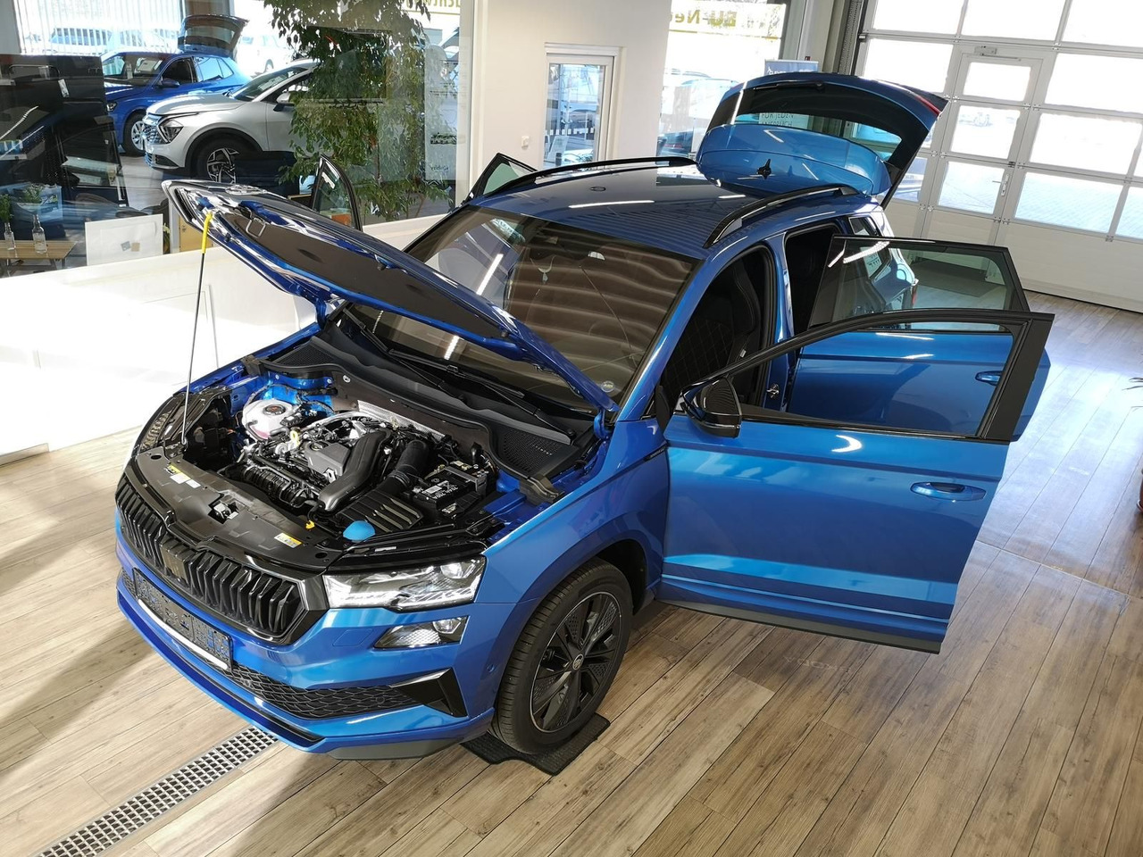 Skoda Karoq Sportline 1,5 TSI DSG*AHK*360°5J.GARANTIE* - SUV: bilde 2 Skoda Karoq Sportline 1,5 TSI DSG*AHK*360°5J.GARANTIE* - SUV: bilde 2