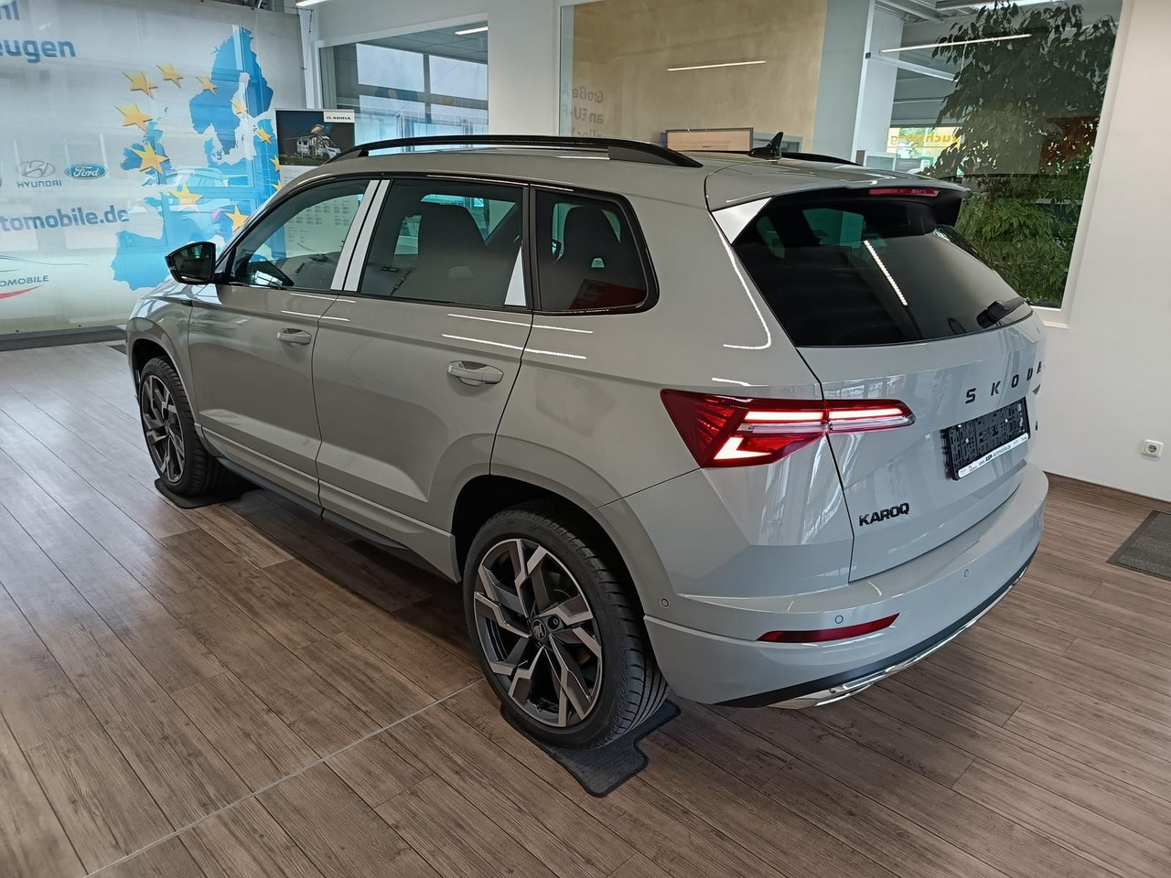 Skoda Karoq Sportline 2,0 TDI DSG 4x4*AHK*PSD*STD.HZG* - SUV: bilde 4 Skoda Karoq Sportline 2,0 TDI DSG 4x4*AHK*PSD*STD.HZG* - SUV: bilde 4