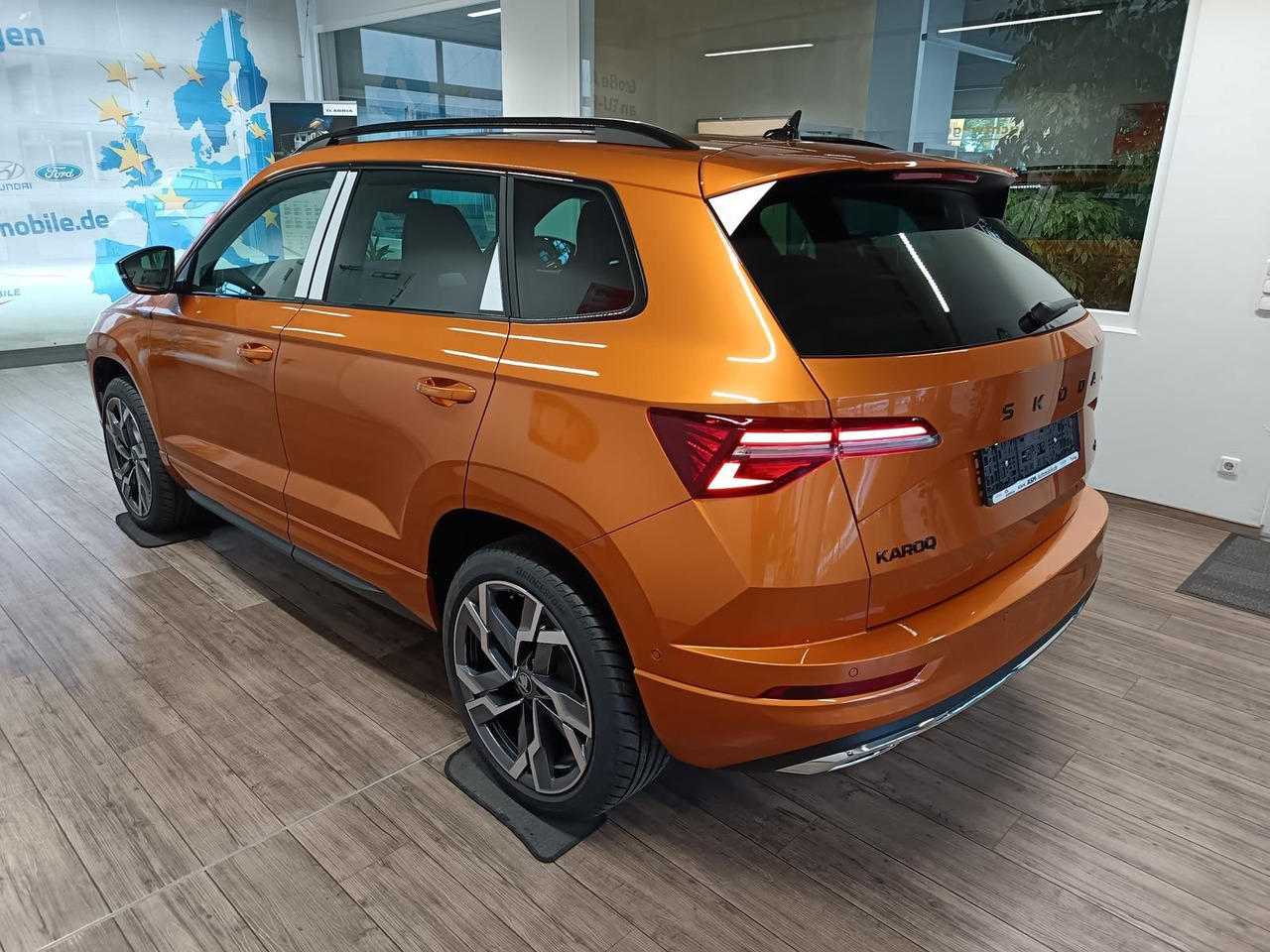 Skoda Karoq Sportline 2,0 TDI DSG 4x4*AHK*PSD*STD.HZG* - SUV: bilde 4 Skoda Karoq Sportline 2,0 TDI DSG 4x4*AHK*PSD*STD.HZG* - SUV: bilde 4