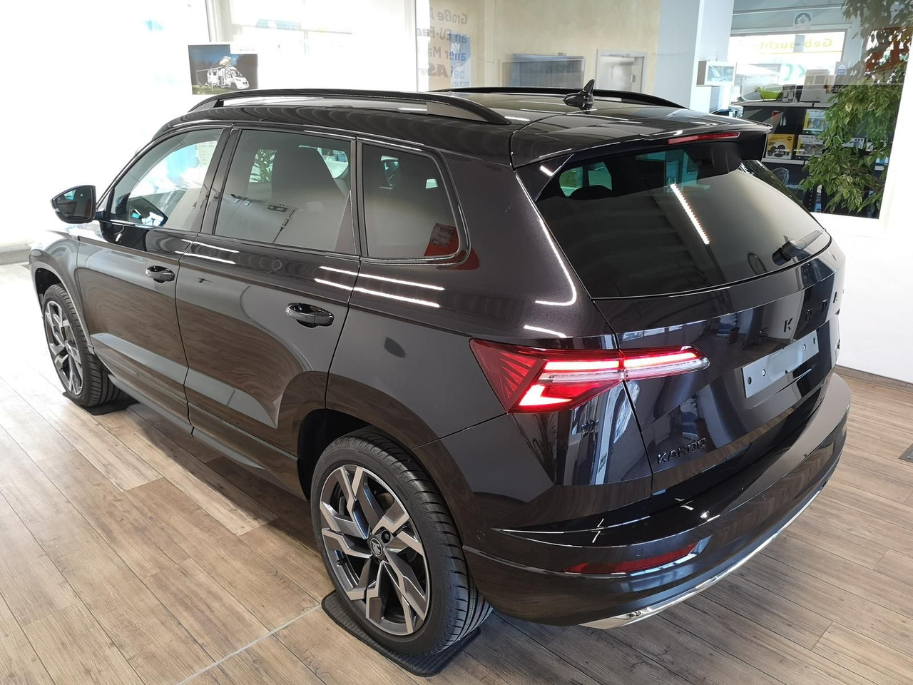 Skoda Karoq Sportline 2,0TDI DSG 4x4*PSD*AHK*360°*NAVI - SUV: bilde 4 Skoda Karoq Sportline 2,0TDI DSG 4x4*PSD*AHK*360°*NAVI - SUV: bilde 4