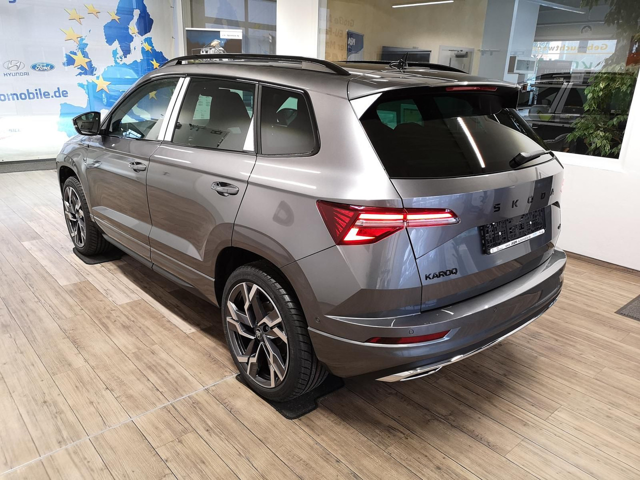 Skoda Karoq Sportline 2,0TDI DSG 4x4*PSD*AHK*360°*NAVI - SUV: bilde 4 Skoda Karoq Sportline 2,0TDI DSG 4x4*PSD*AHK*360°*NAVI - SUV: bilde 4