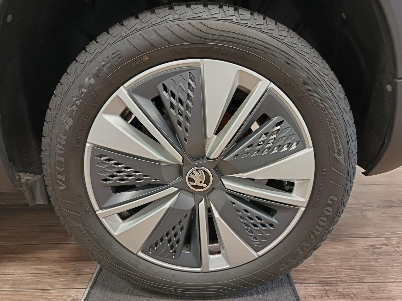 SUV Skoda Karoq Style 1,5 TSI DSG*AHK*NAVI*LED*R-KAM*2xPDC: bilde 23