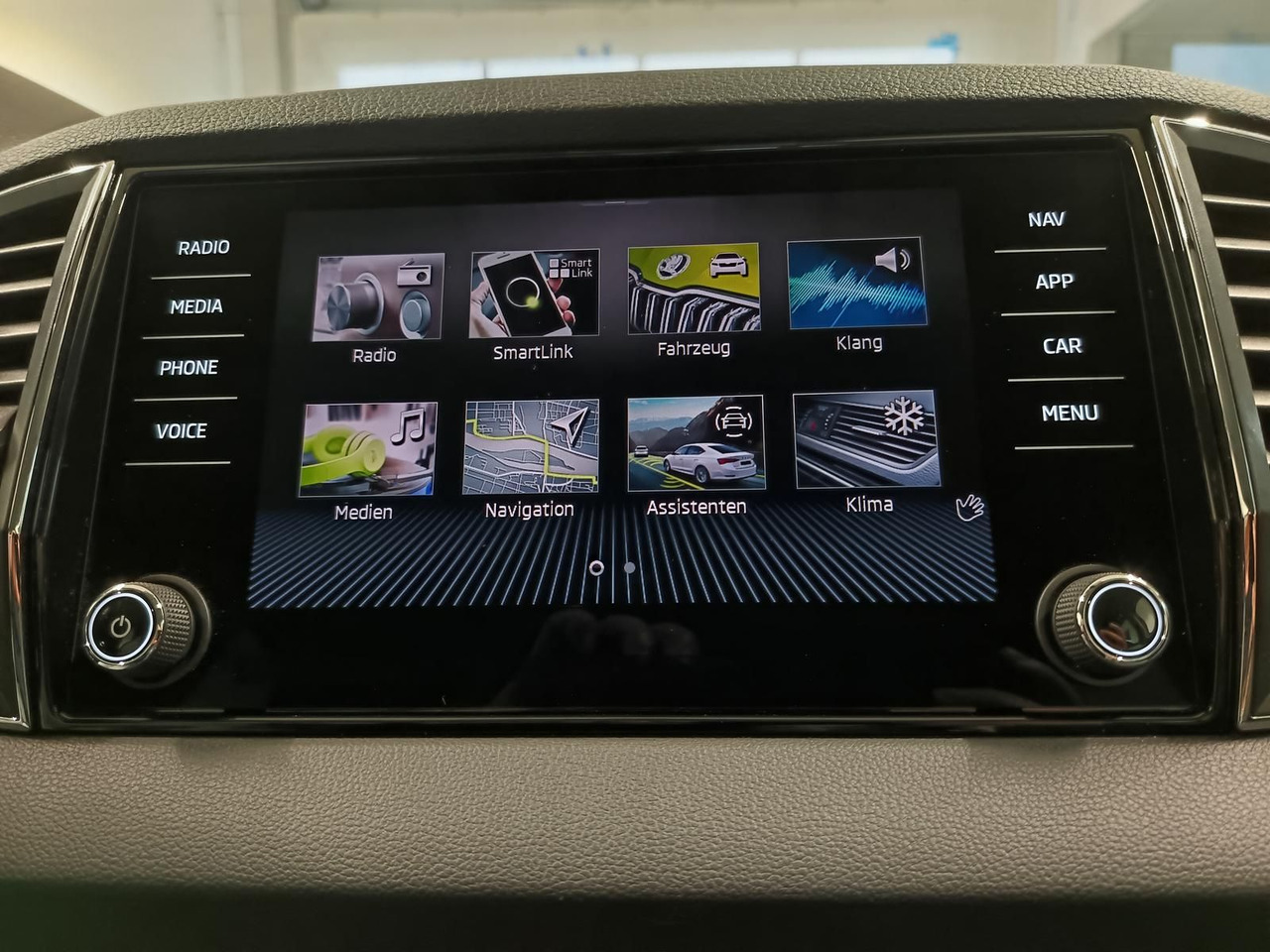 SUV Skoda Karoq Style 1,5 TSI DSG*AHK*NAVI*LED*R-KAM*2xPDC: bilde 11