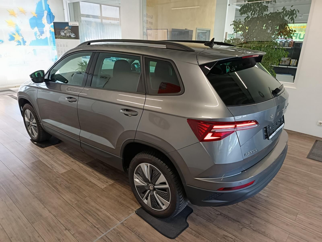Skoda Karoq Style 1,5TSI DSG*AHK-VORBER*NAVI*LED*R-KAM - SUV: bilde 4 Skoda Karoq Style 1,5TSI DSG*AHK-VORBER*NAVI*LED*R-KAM - SUV: bilde 4