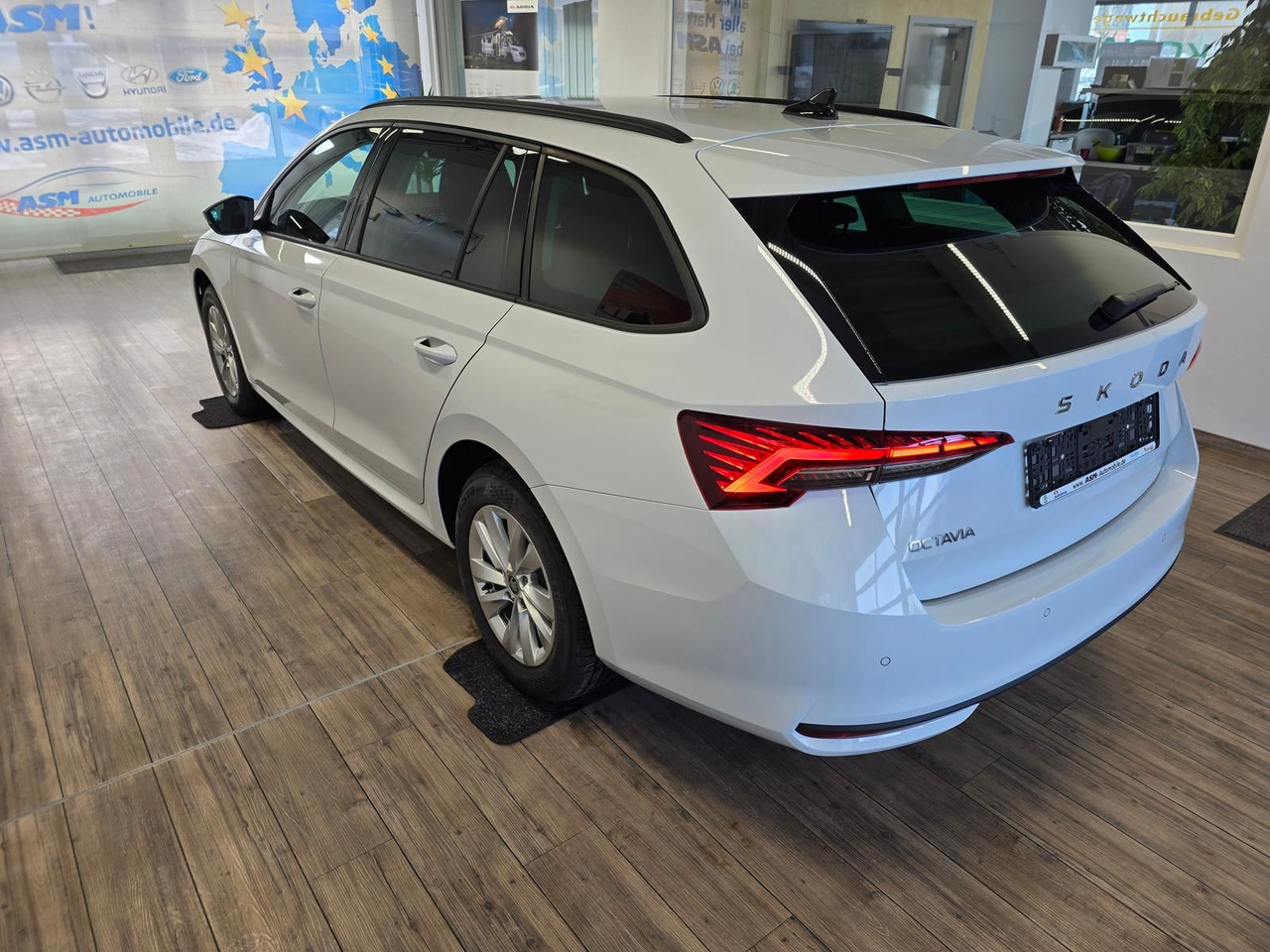 Skoda Octavia Combi Selection DSG*LED*ACC*WINTERPAKET* - Personenbil: bilde 4 Skoda Octavia Combi Selection DSG*LED*ACC*WINTERPAKET* - Personenbil: bilde 4