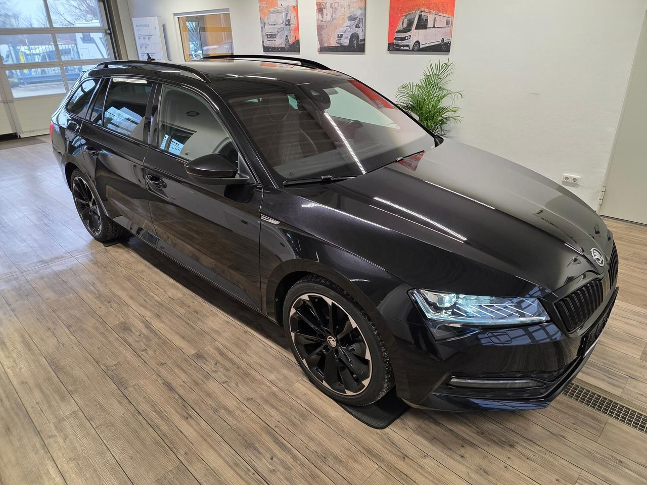 Skoda Superb Combi Sportline 2,0 TDI 4x4*PSD*360°*AHK* - Personenbil: bilde 3 Skoda Superb Combi Sportline 2,0 TDI 4x4*PSD*360°*AHK* - Personenbil: bilde 3