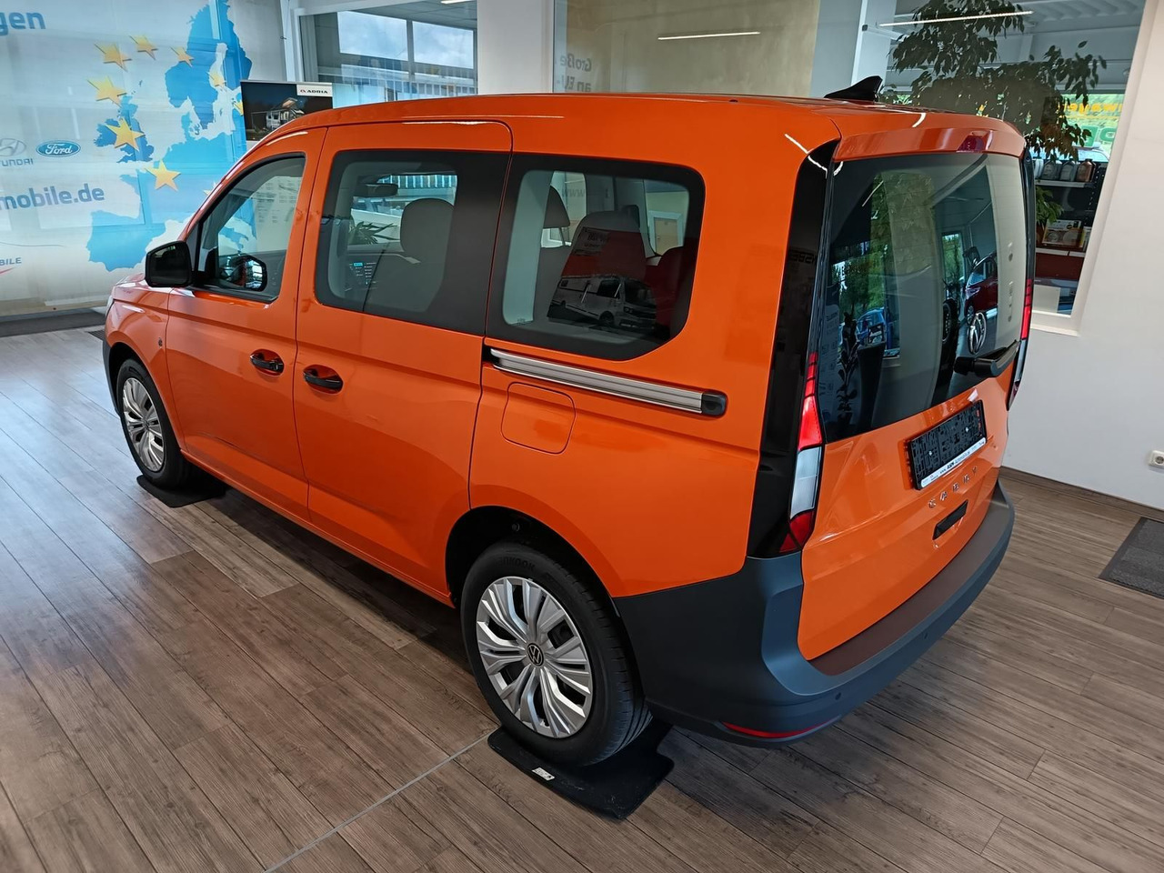 Volkswagen Caddy 2.0 TDI 75 kW*PDC*TEMP*DAB*KLIMA*5-SITZER* - Stasjonsvogn: bilde 4 Volkswagen Caddy 2.0 TDI 75 kW*PDC*TEMP*DAB*KLIMA*5-SITZER* - Stasjonsvogn: bilde 4